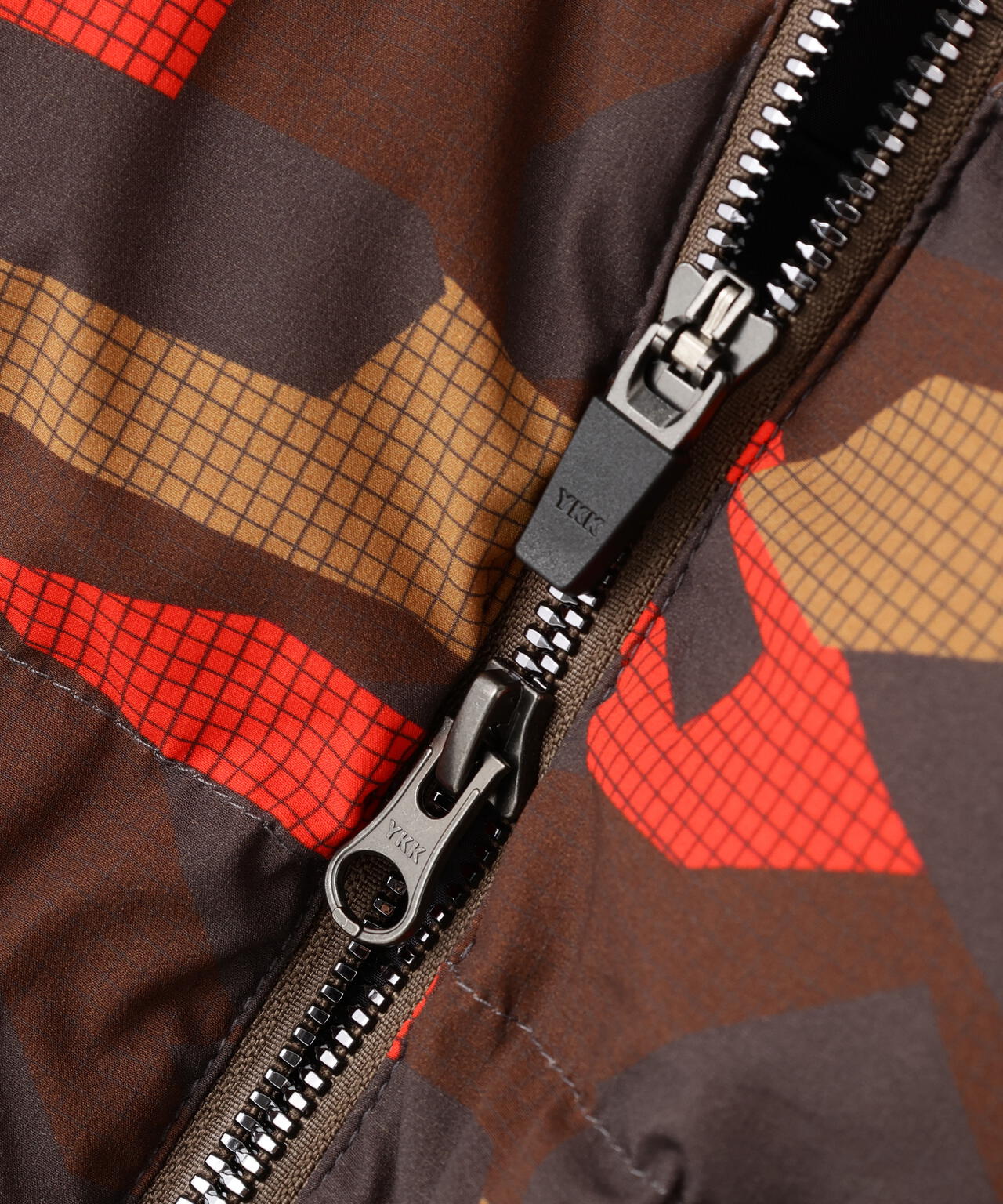 迷彩プリントフーディブルゾン