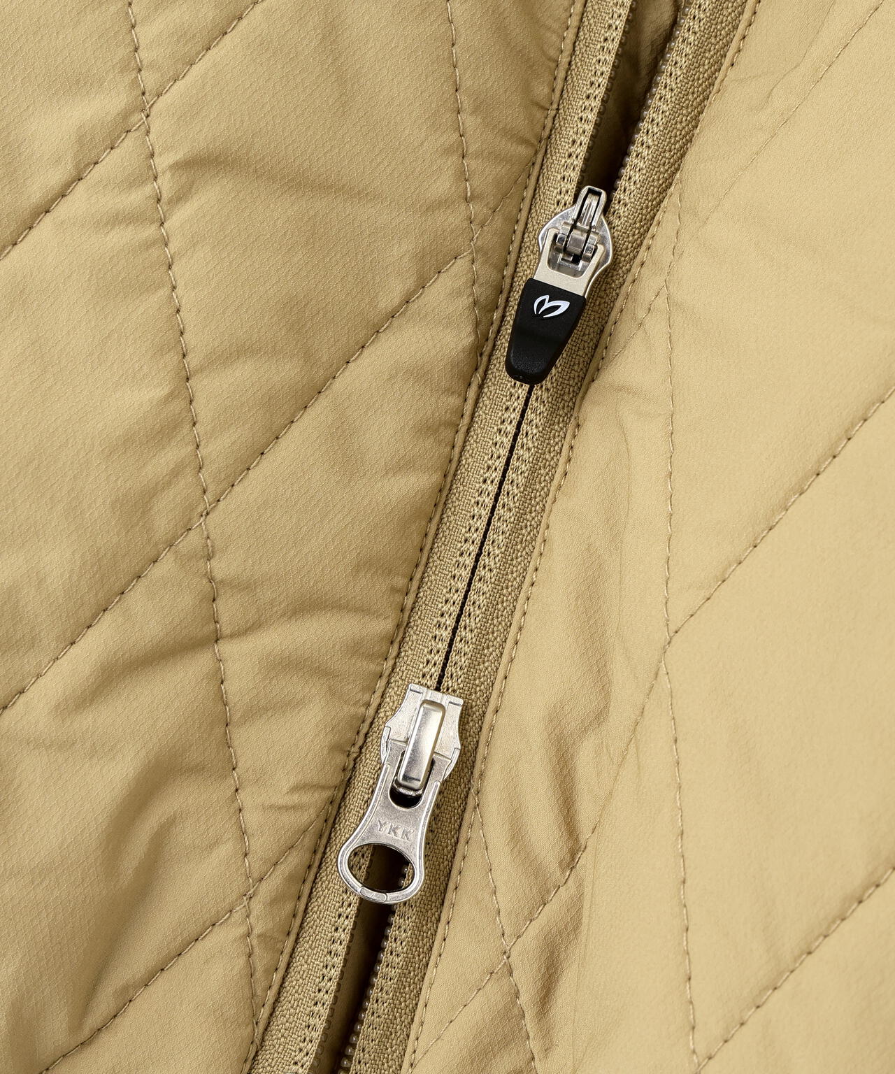 ナイロンタフタ中綿ジップアップブルゾン