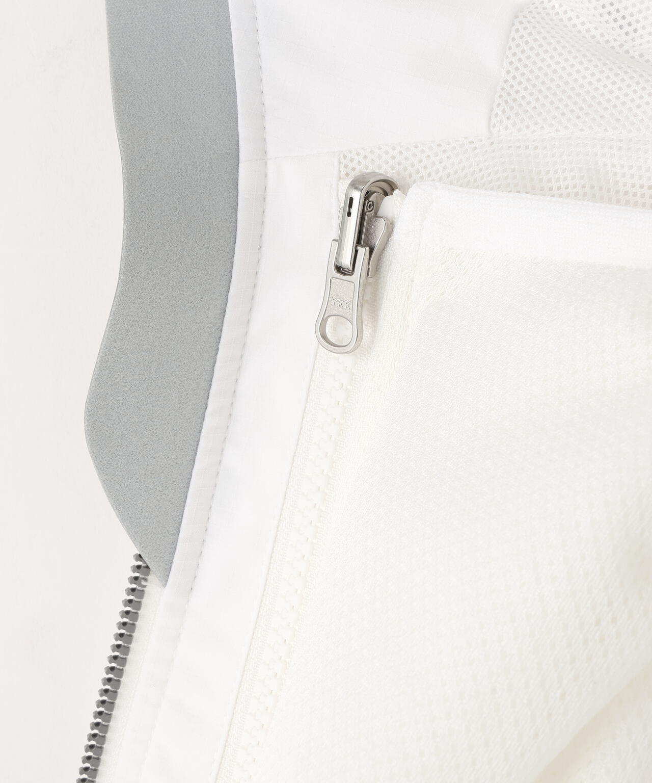 ストレッチリップストップ×高密度ツイル レイヤードフーディブルゾン