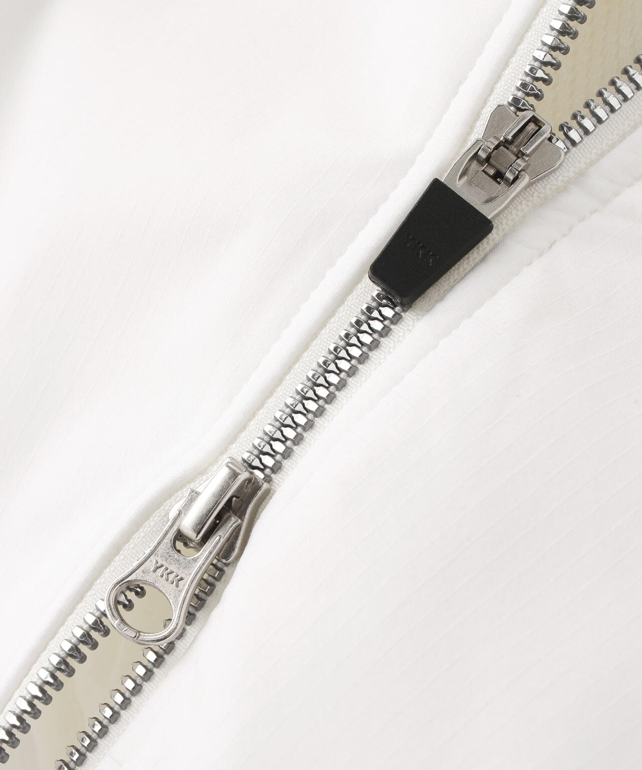 ストレッチリップストップ×高密度ツイル レイヤードフーディブルゾン