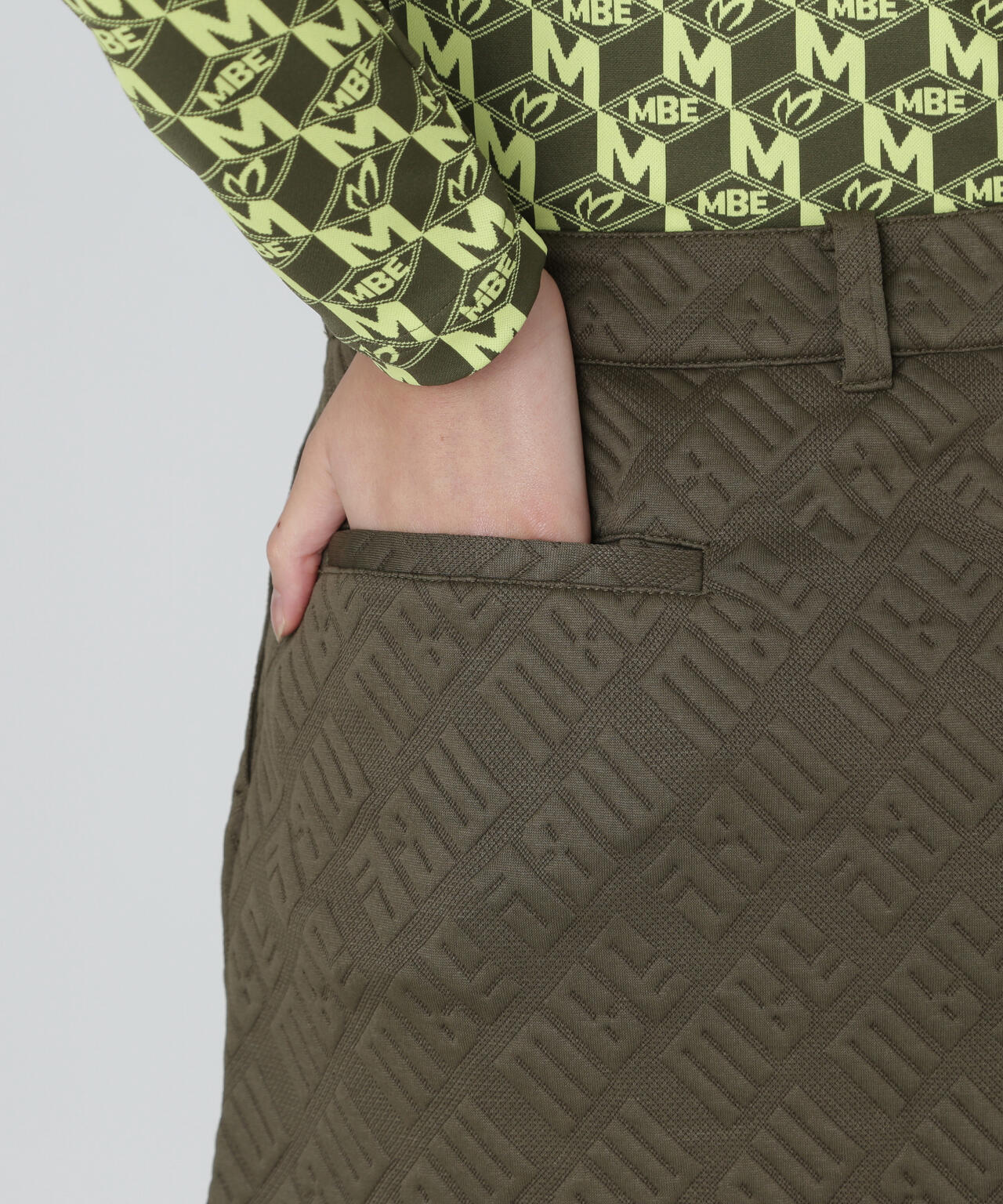 ロゴジャガードストレッチスカート