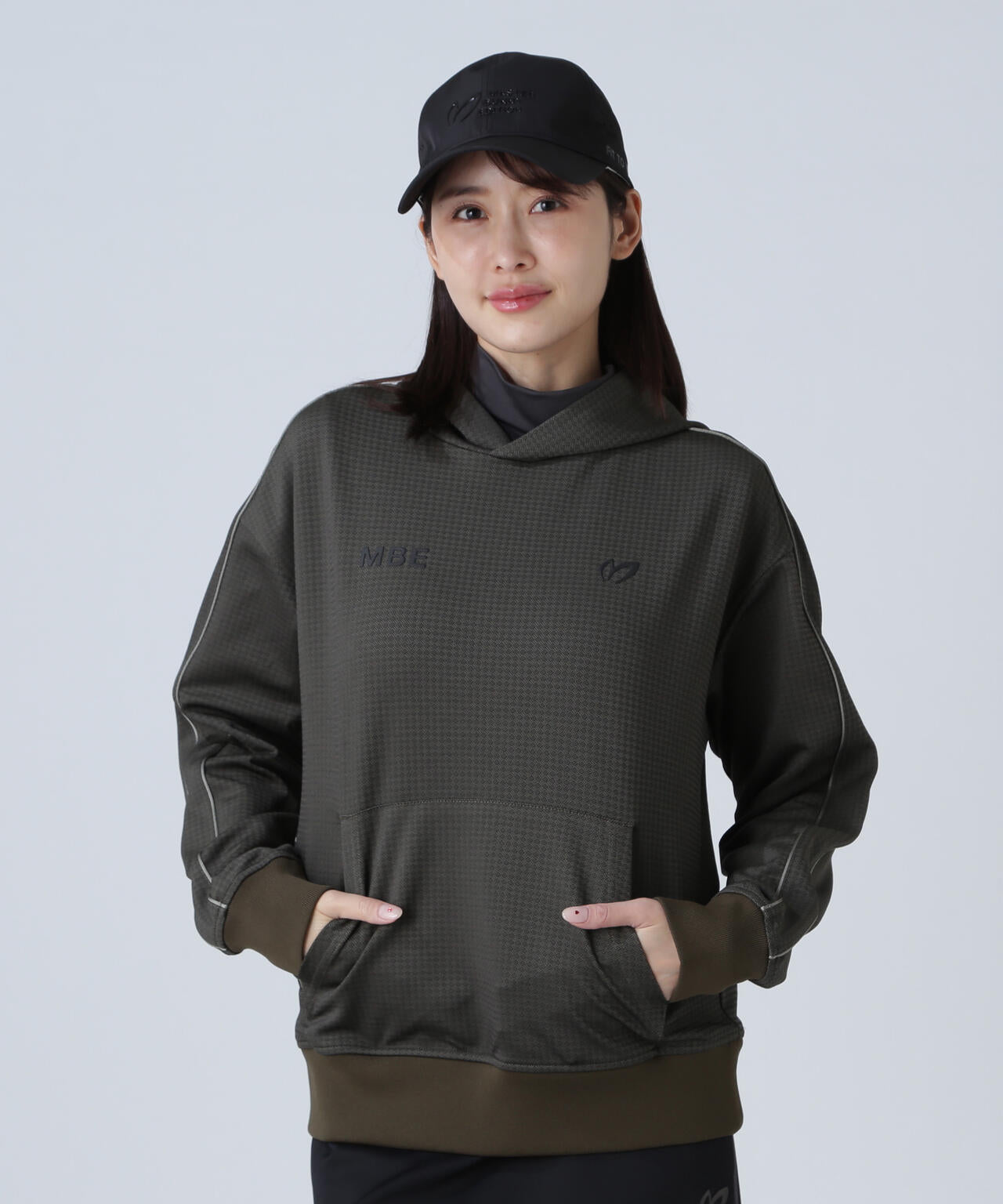 幾何学柄ジャガード フーディプルオーバー