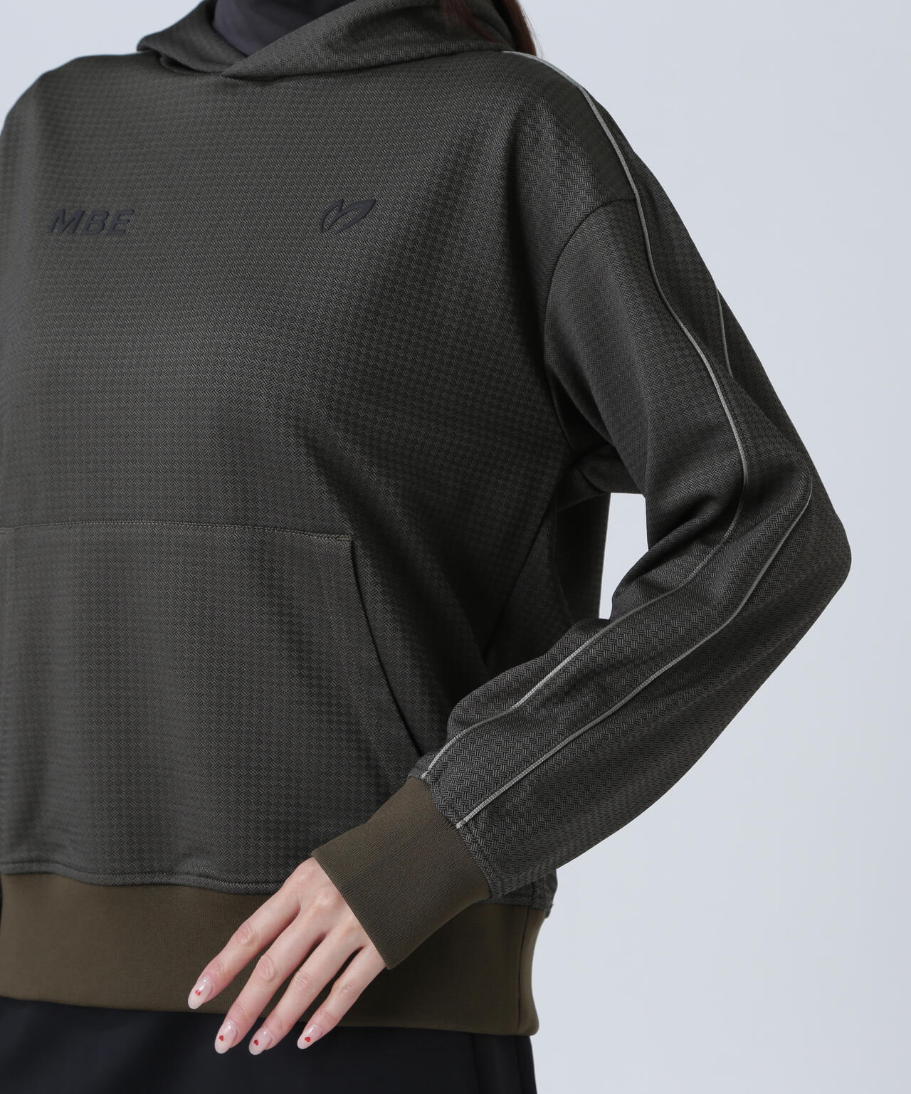 幾何学柄ジャガード フーディプルオーバー