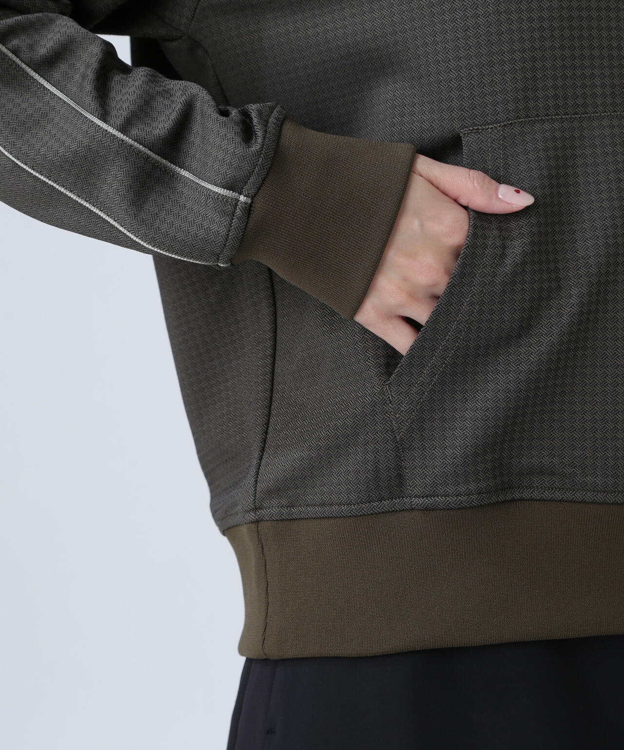幾何学柄ジャガード フーディプルオーバー