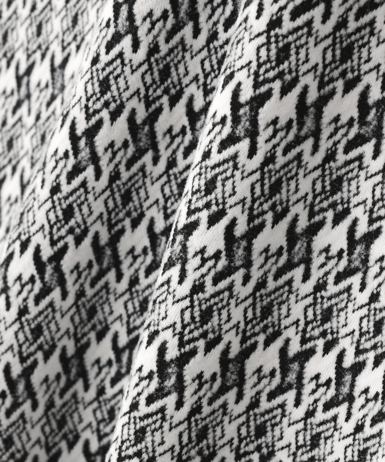 幾何柄起毛ジャガードハーフジップアップカットソー