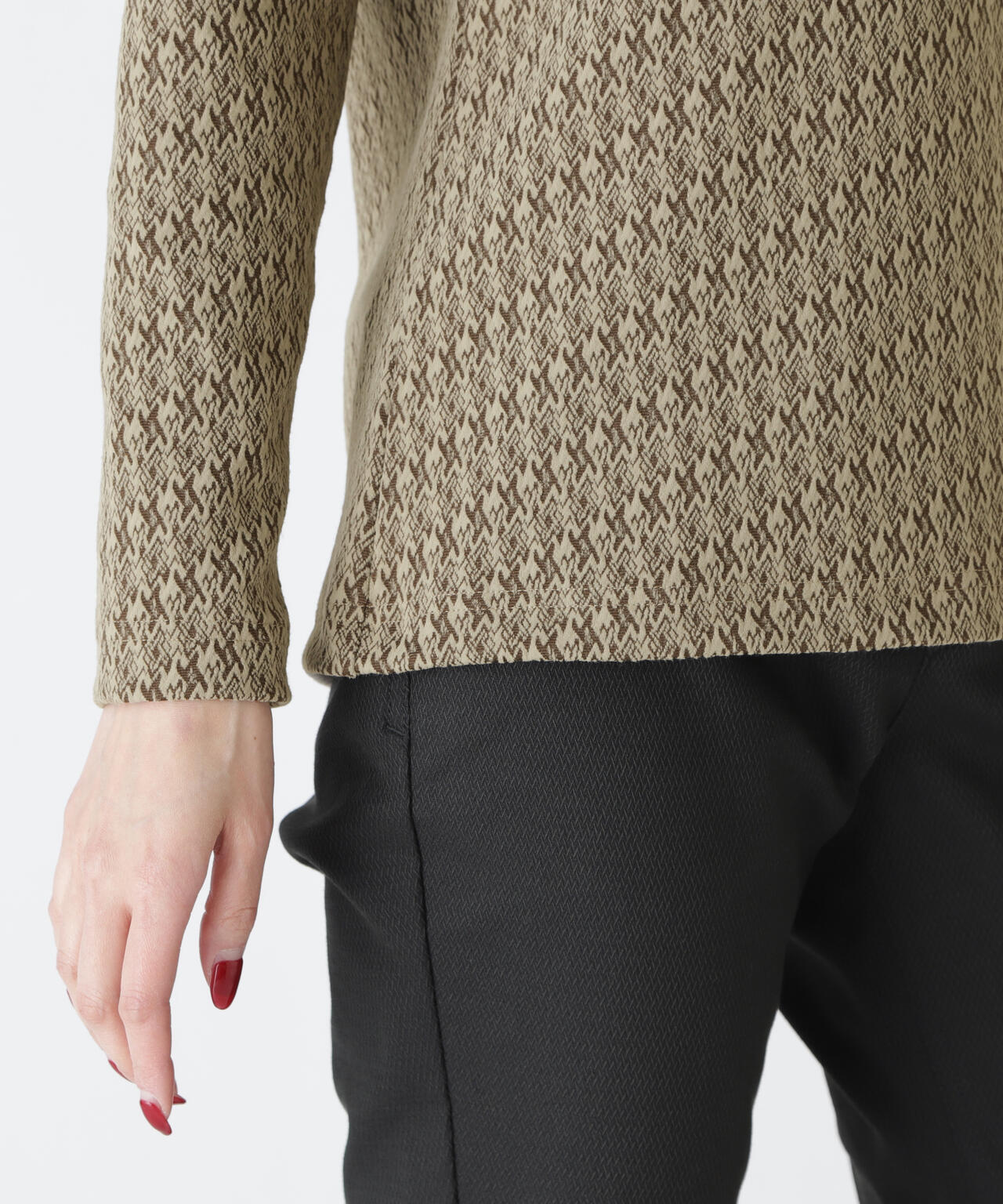 幾何柄起毛ジャガードハーフジップアップカットソー