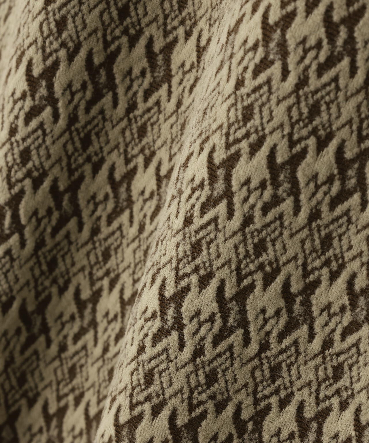 幾何柄起毛ジャガードハーフジップアップカットソー