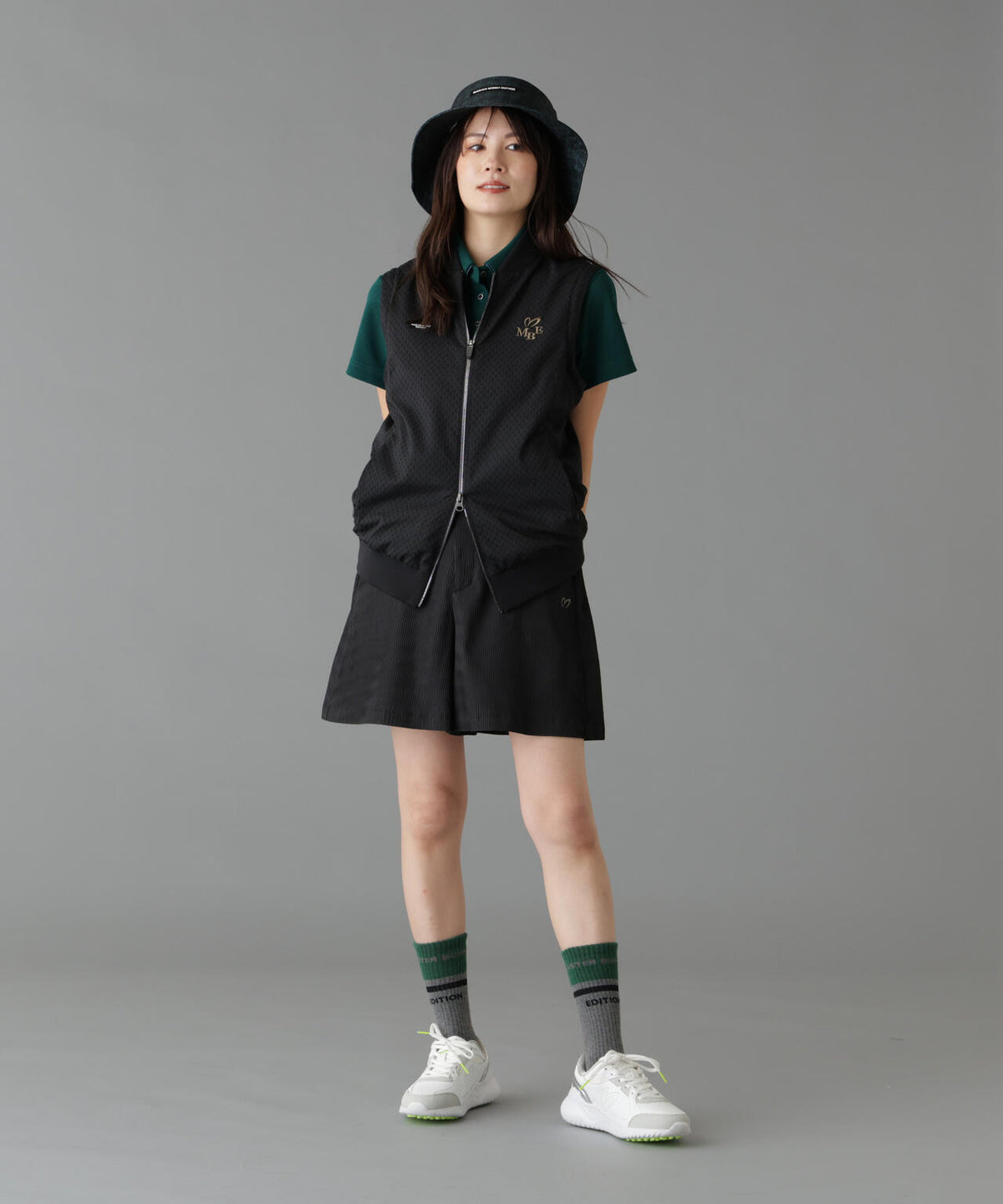 Height : 160 Bust : 80 Waist : 58 Hips : 83 着用サイズ:1