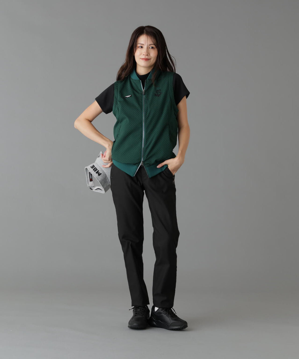 Height : 160 Bust : 80 Waist : 58 Hips : 83 着用サイズ:1