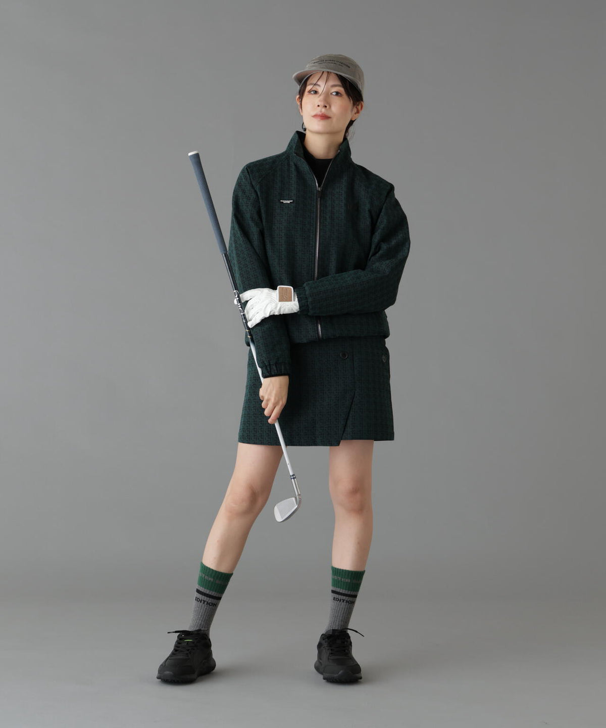 Height : 160 Bust : 80 Waist : 58 Hips : 83 着用サイズ:1