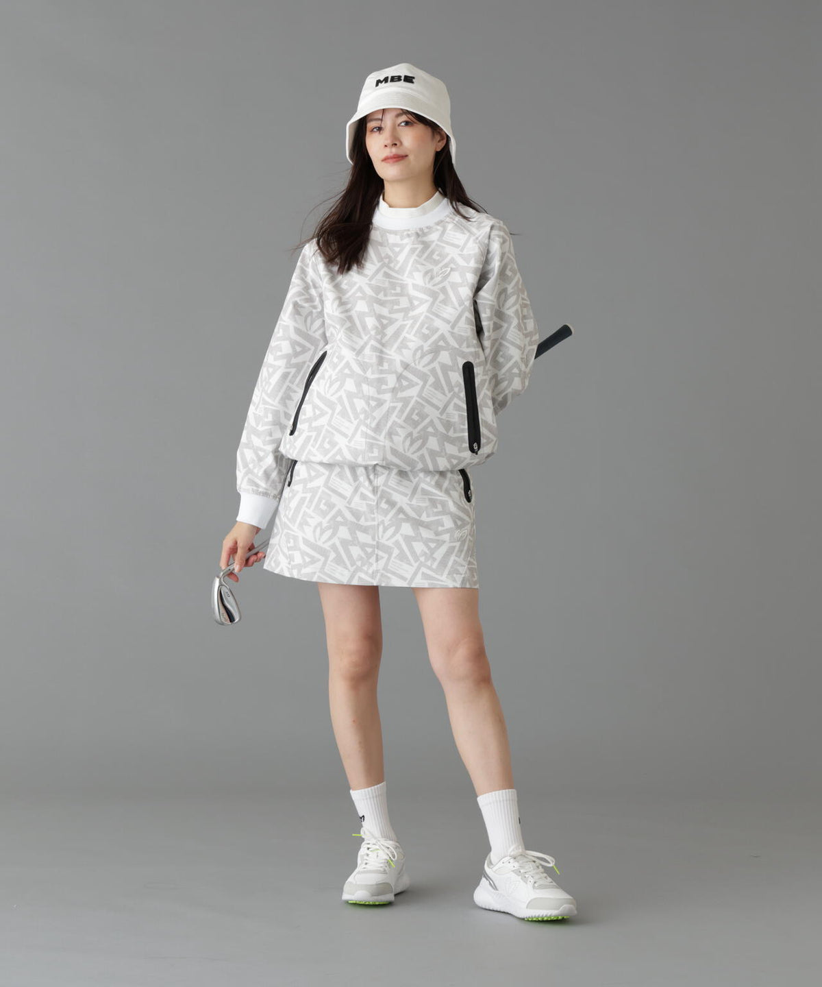 Height : 160 Bust : 80 Waist : 58 Hips : 83 着用サイズ:1