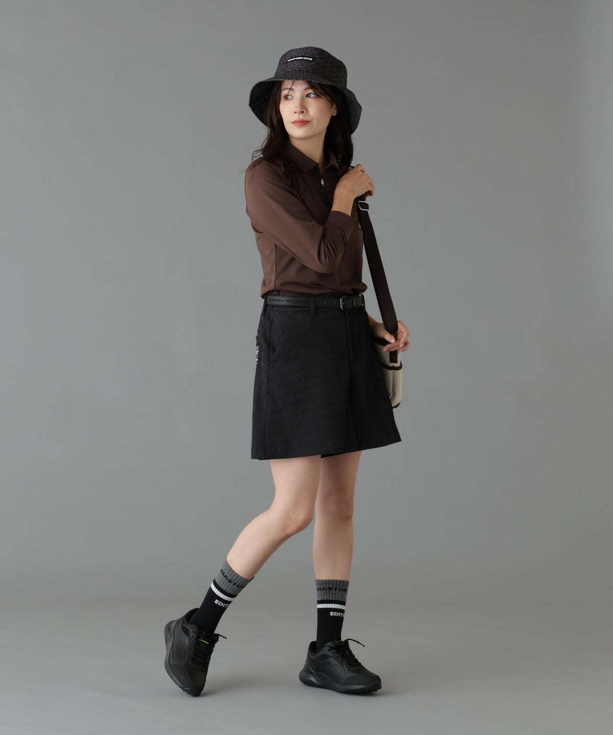 Height : 160 Bust : 80 Waist : 58 Hips : 83 着用サイズ:1
