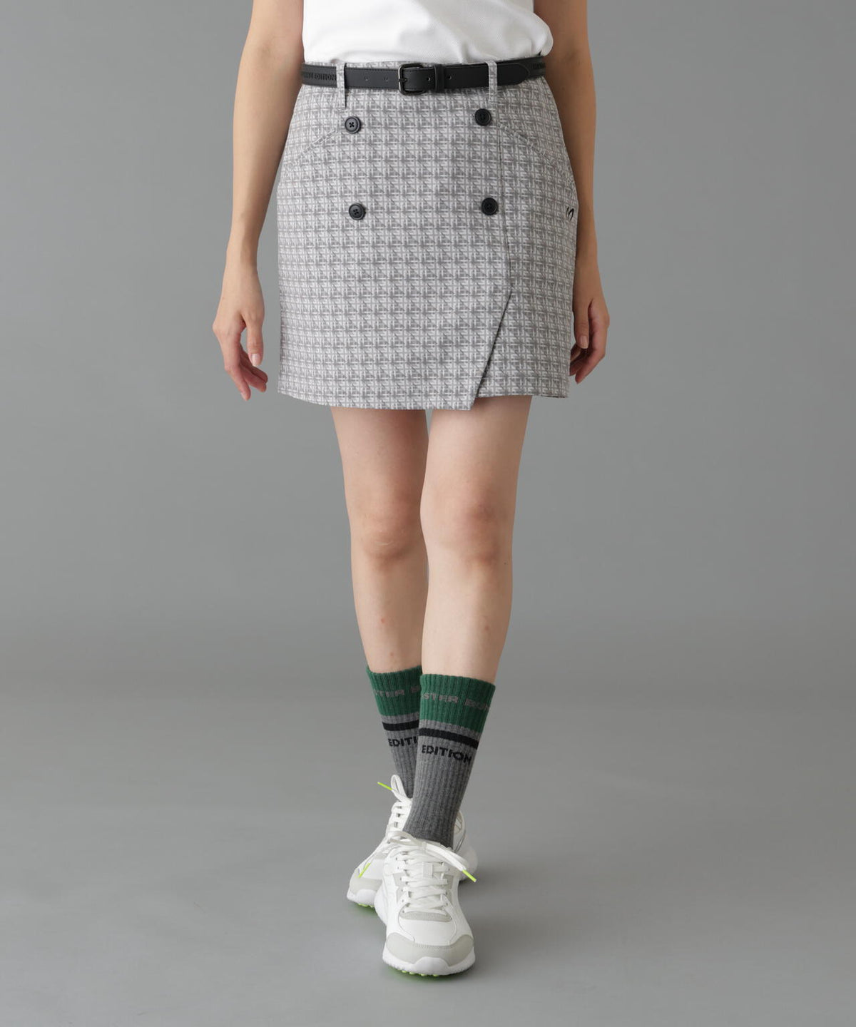Height : 160 Bust : 80 Waist : 58 Hips : 83 着用サイズ:1