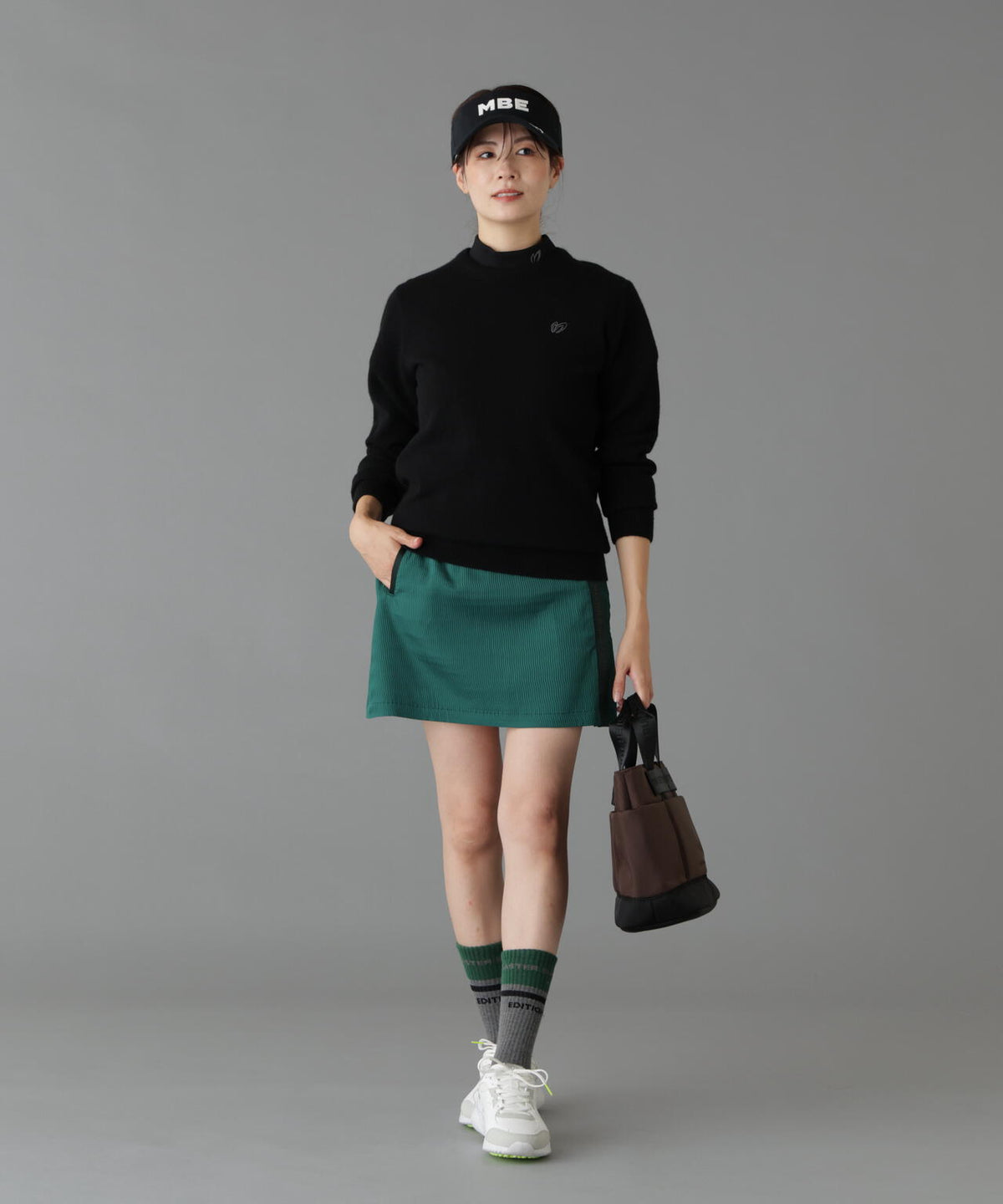 Height : 160 Bust : 80 Waist : 58 Hips : 83 着用サイズ:1