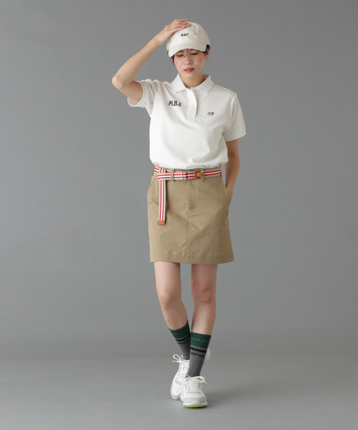 Height : 160 Bust : 80 Waist : 58 Hips : 83 着用サイズ:1