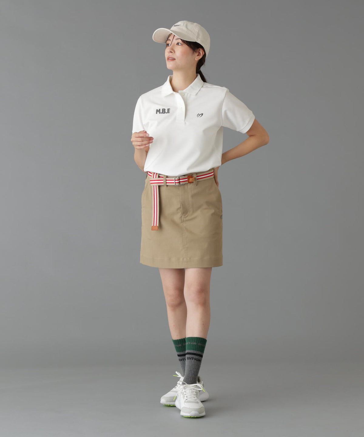 Height : 160 Bust : 80 Waist : 58 Hips : 83 着用サイズ:1