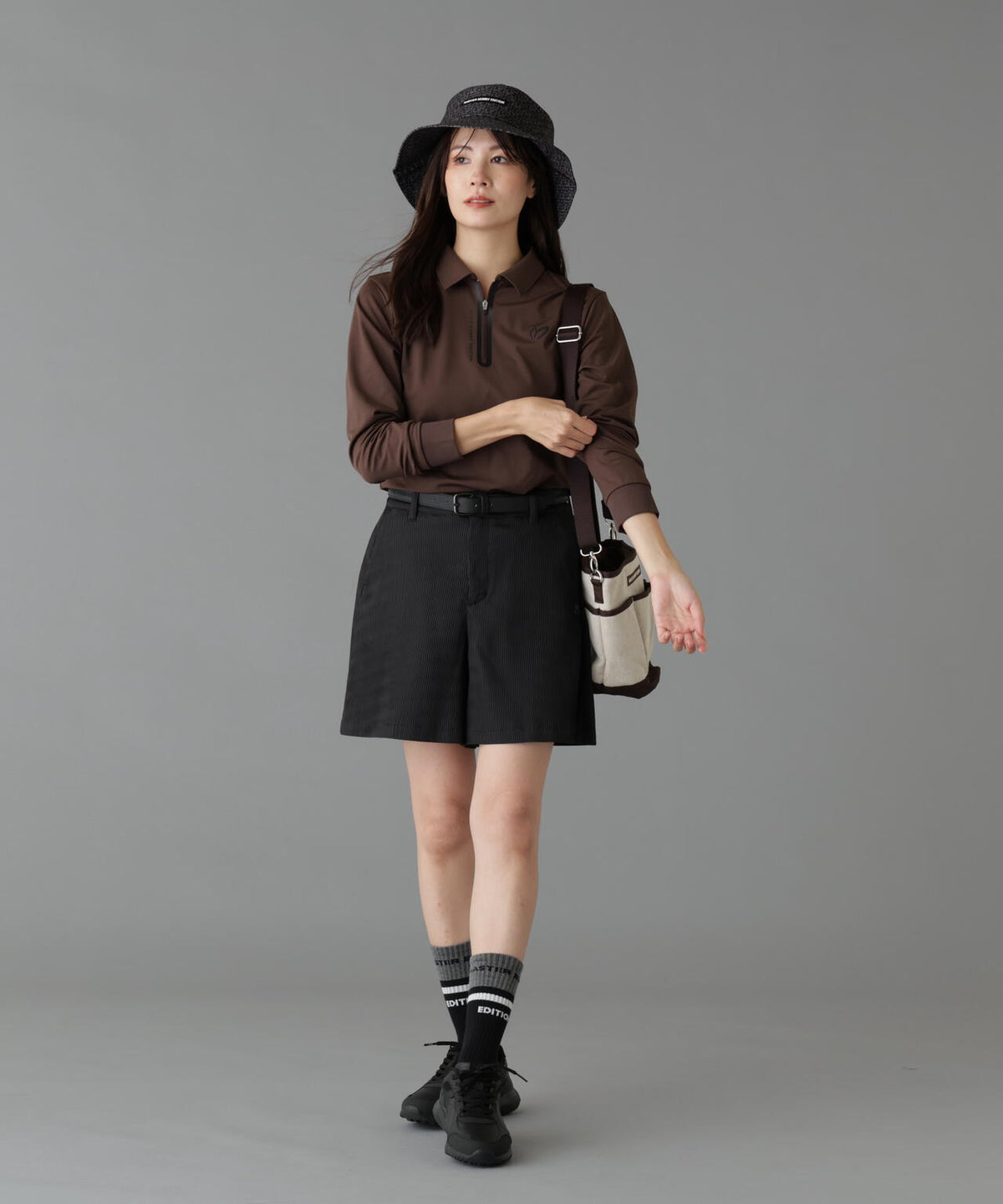 Height : 160 Bust : 80 Waist : 58 Hips : 83 着用サイズ:1