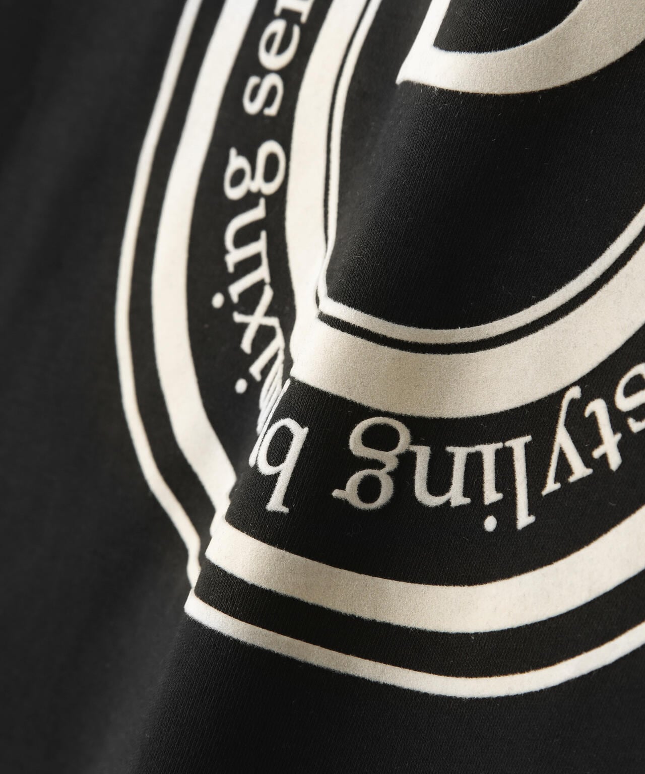 B omnivore/ビーオムニボー LOGO S/S Tee