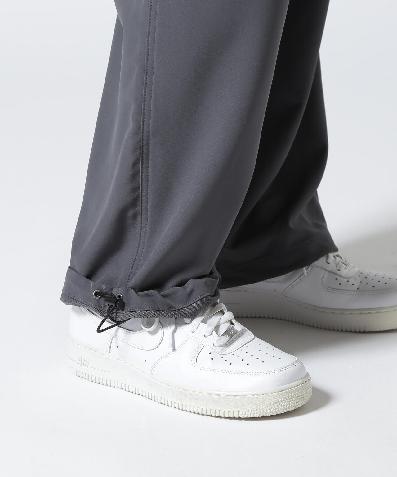 B omnivore STRETCH POLYESTER BELT LOOSE PANTS