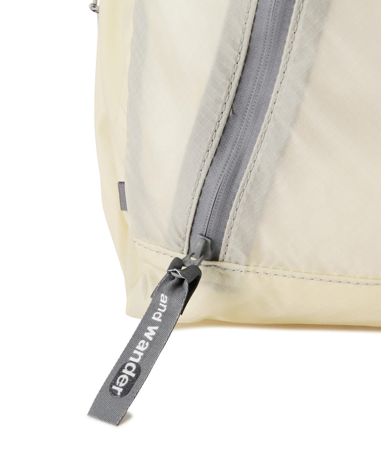 and wander/アンドワンダー sil daypack