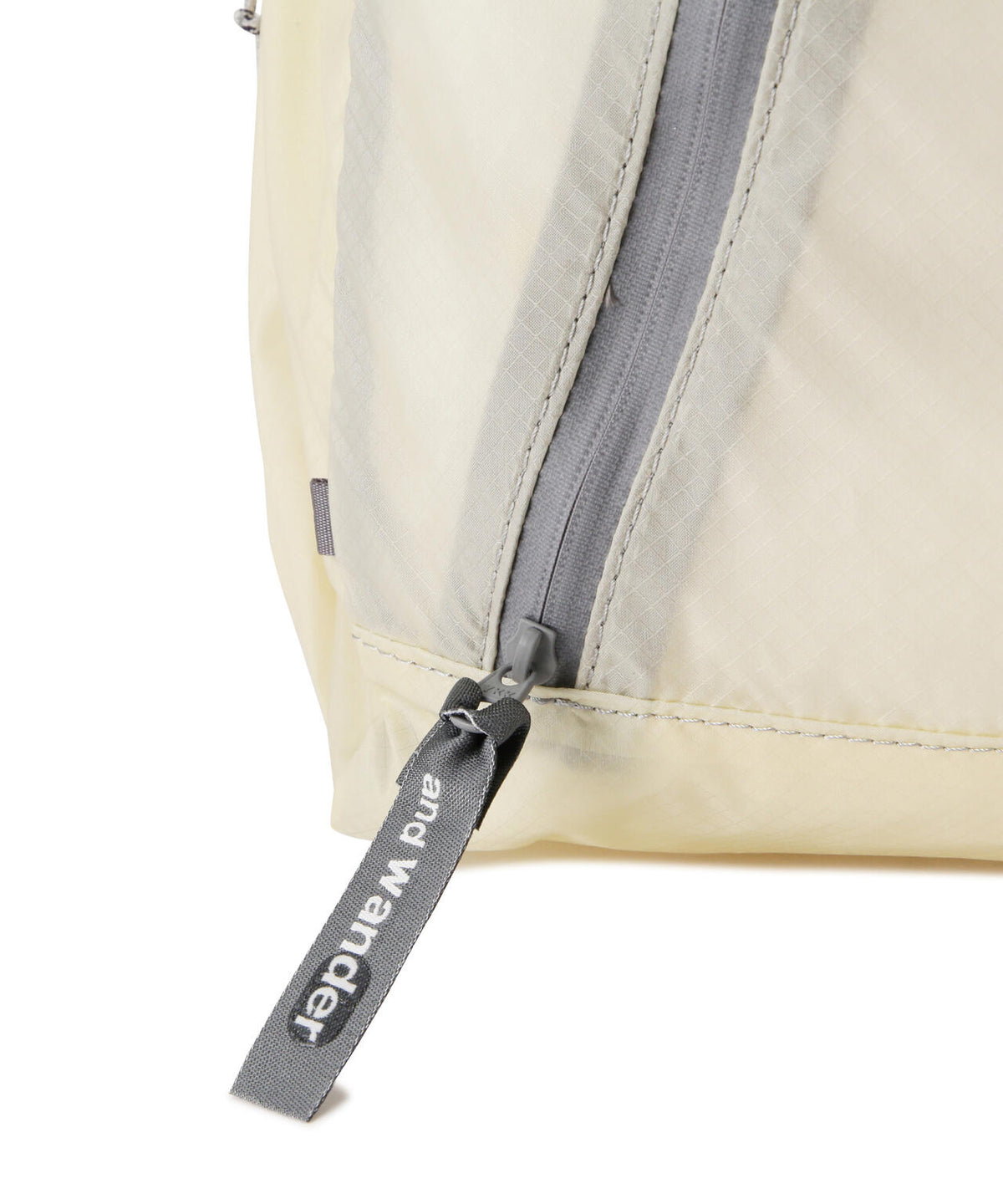 and wander/アンドワンダー sil daypack