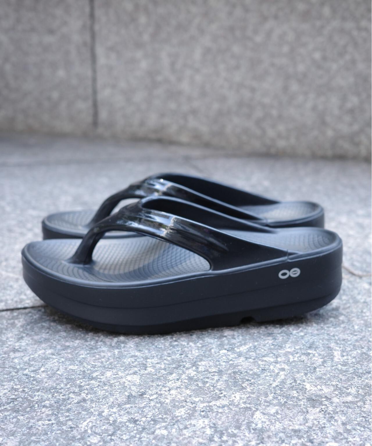 OOFOS/ウーフォス OOmega ウーメガ リカバリーサンダル 厚底