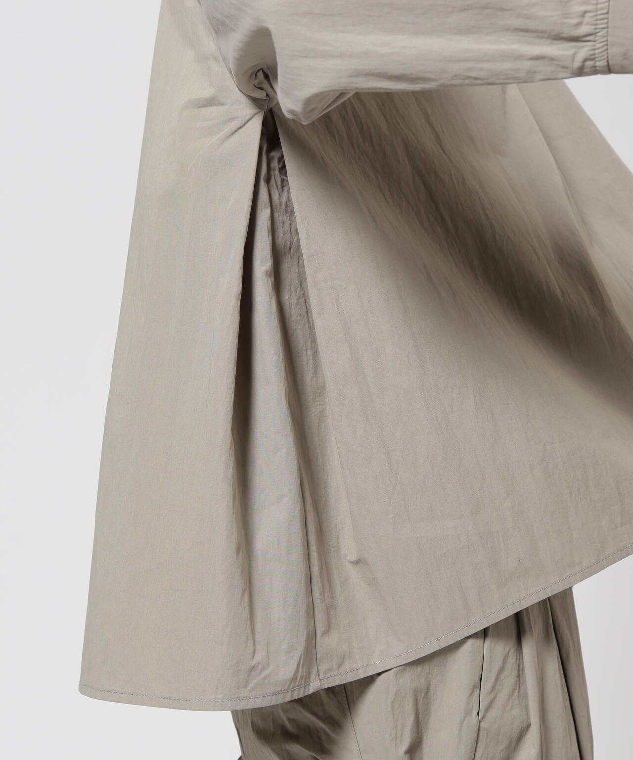 B omnivore/ビーオムニボー ワッシャーサイドタックテントラインプルオーバー