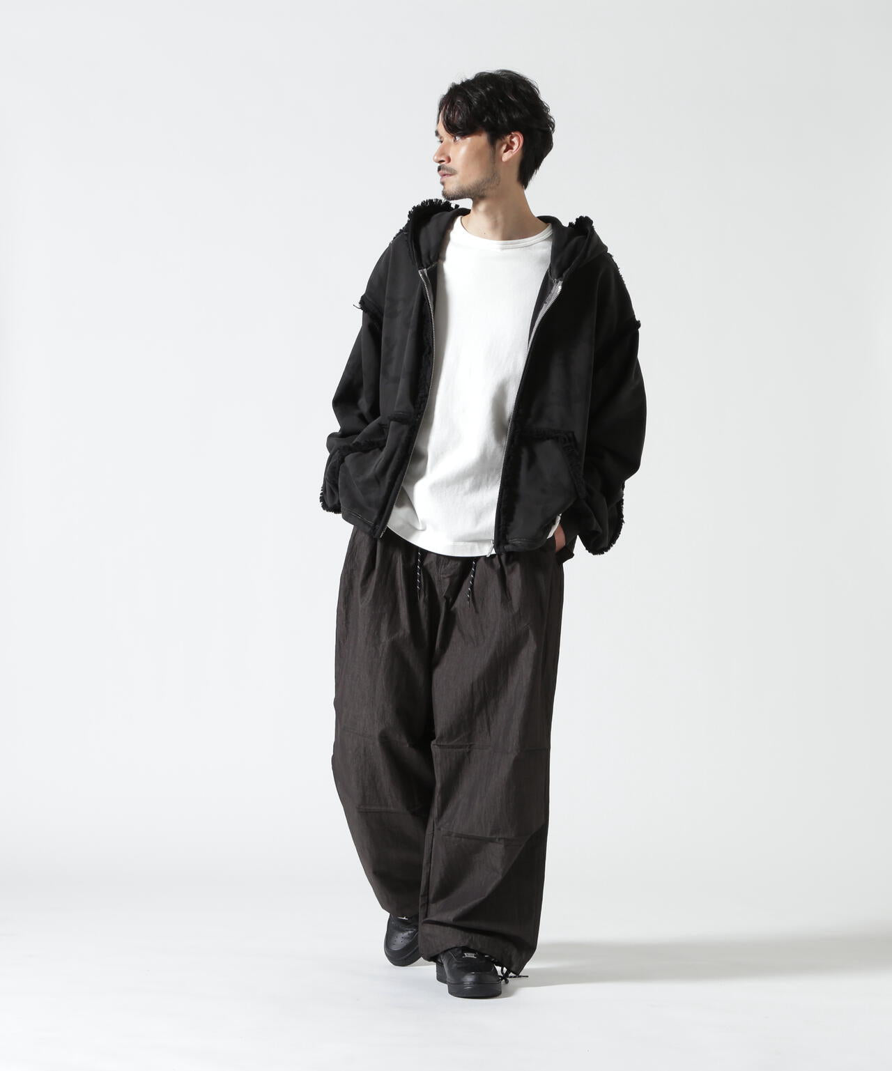 Height 178 Chest 92 Waist 76 hips 95 Shoes 27.0 着用サイズ:L