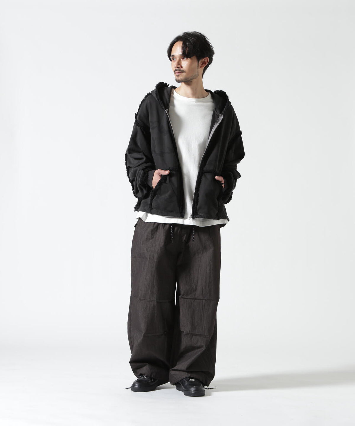 Height 178 Chest 92 Waist 76 hips 95 Shoes 27.0 着用サイズ:L