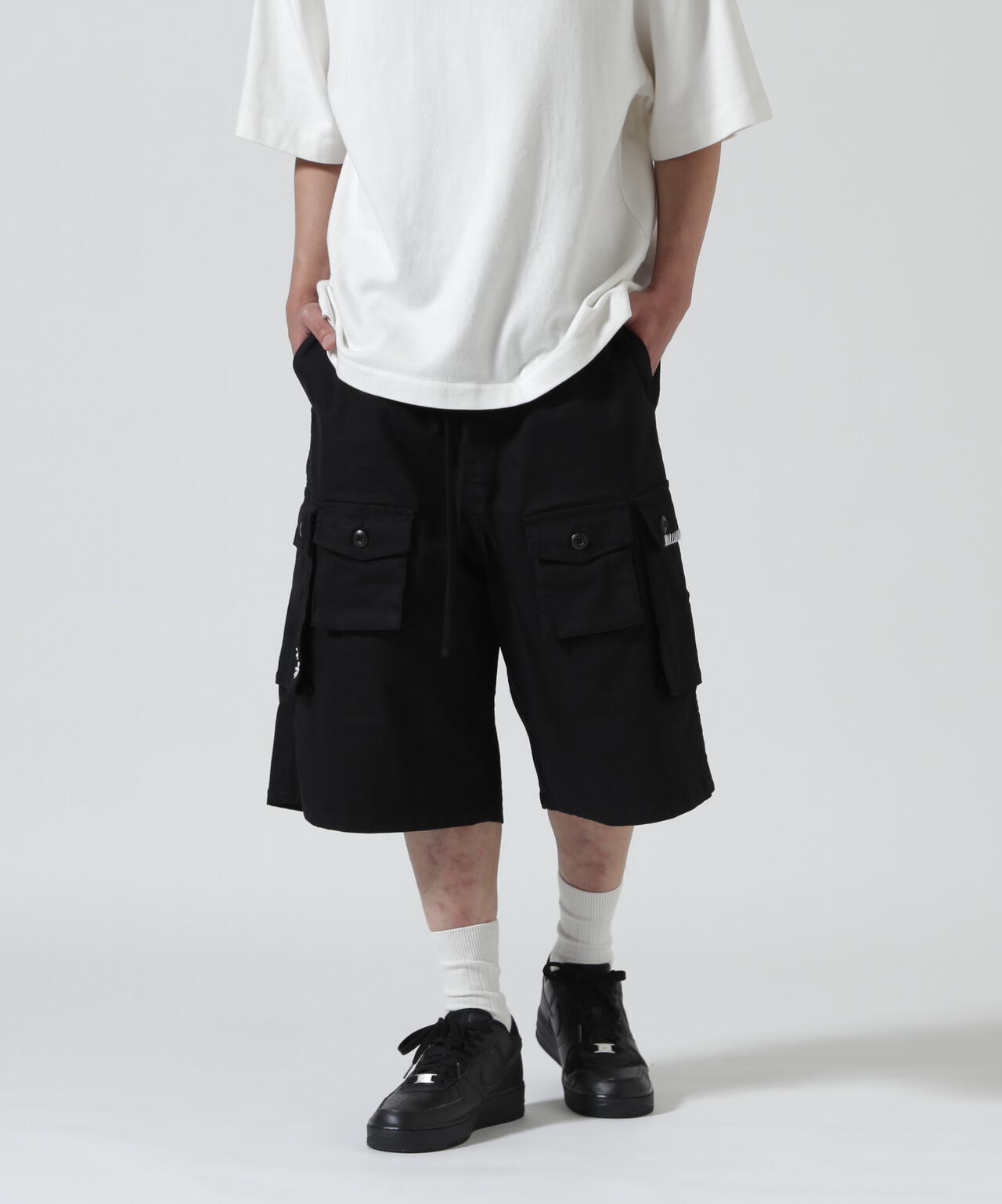 Height 178 Chest 92 Waist 76 hips 95 Shoes 27.0 着用サイズ:L