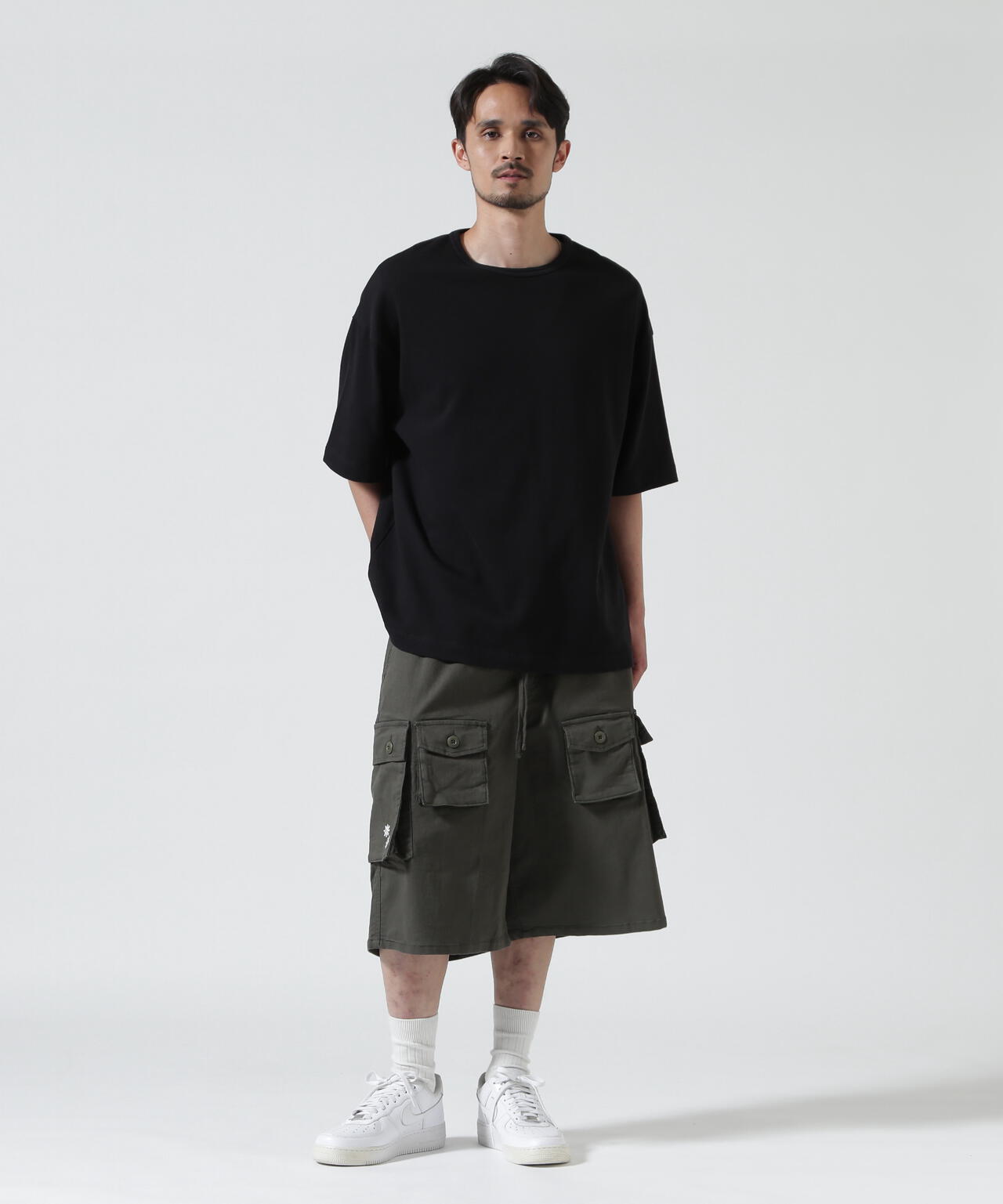 Height 178 Chest 92 Waist 76 hips 95 Shoes 27.0 着用サイズ:L