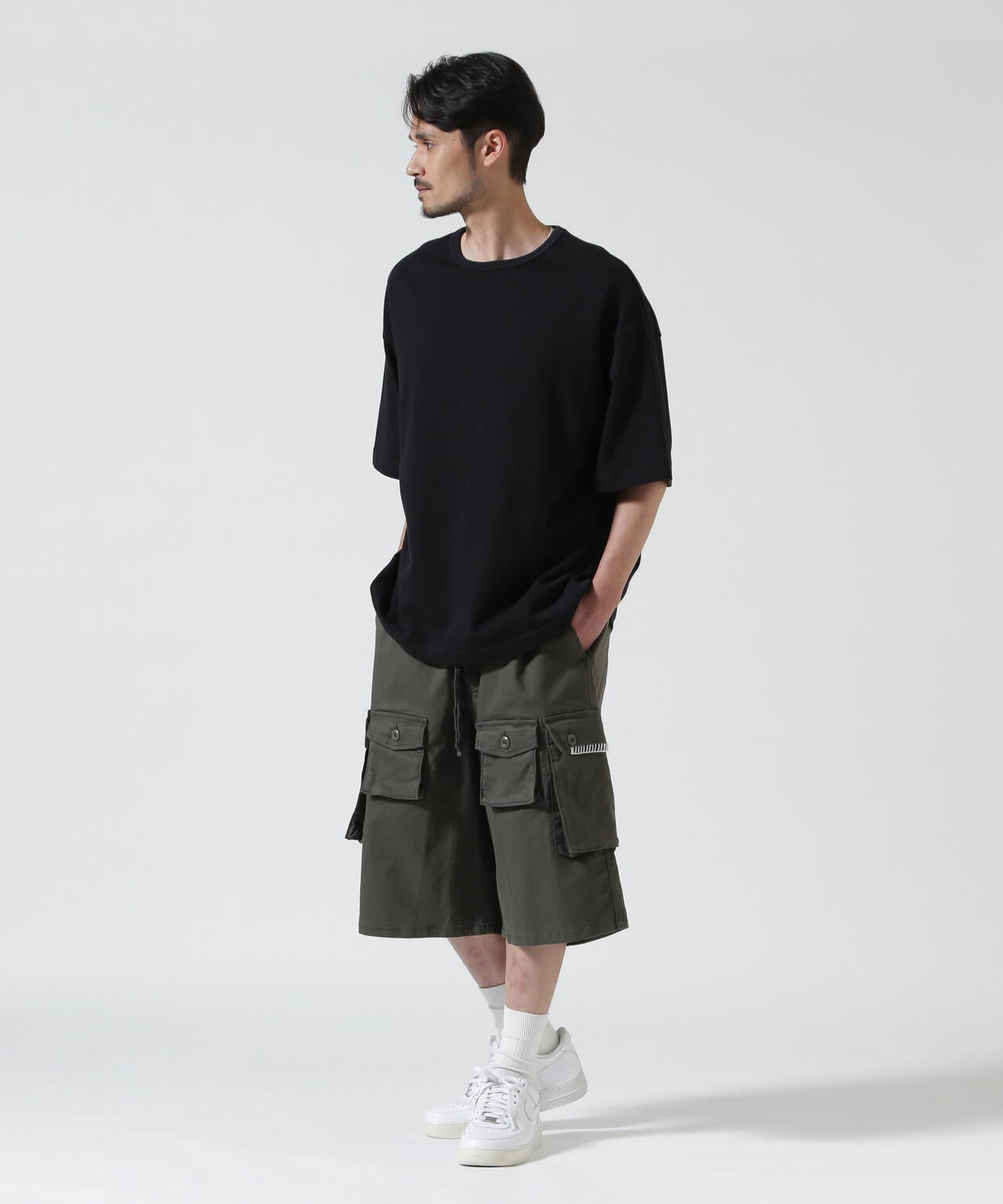 Height 178 Chest 92 Waist 76 hips 95 Shoes 27.0 着用サイズ:L