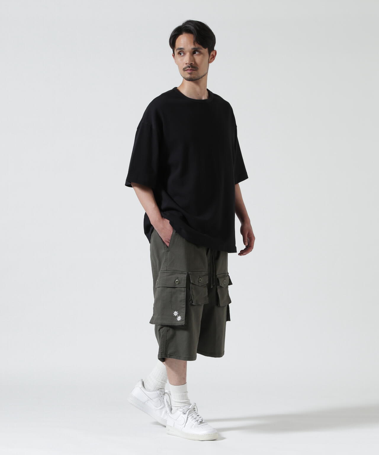 Height 178 Chest 92 Waist 76 hips 95 Shoes 27.0 着用サイズ:L