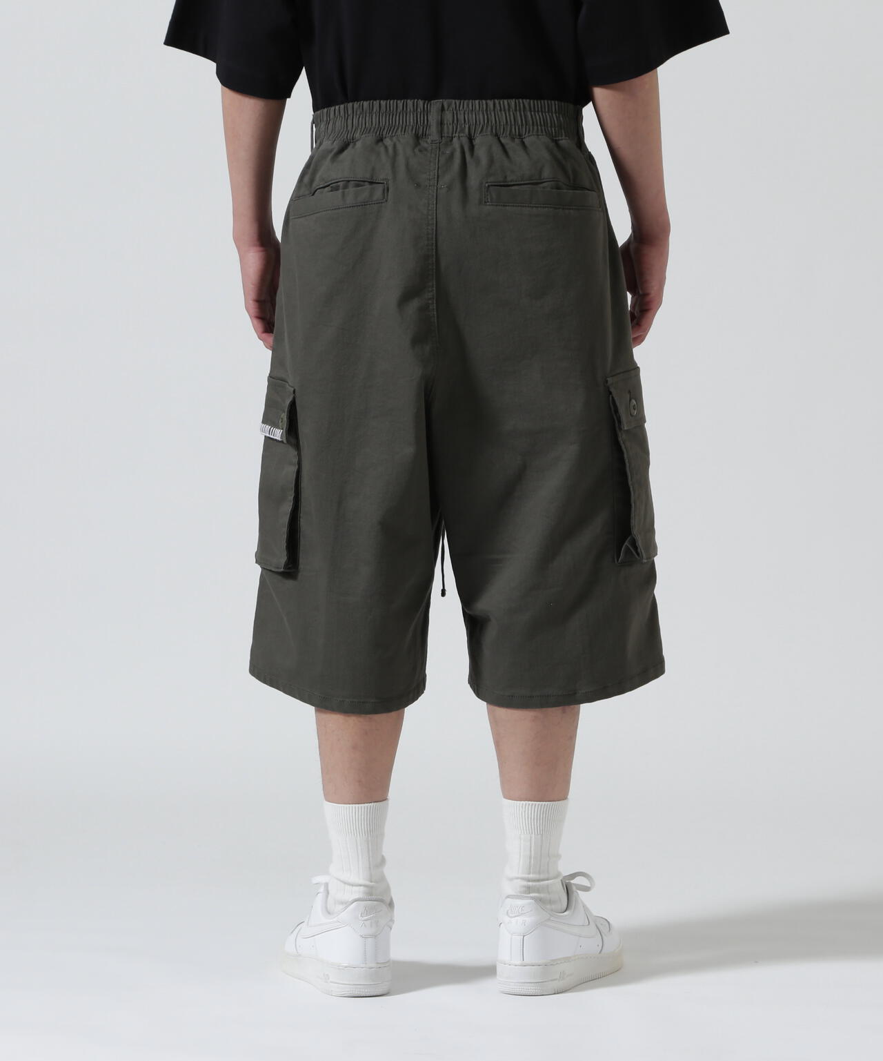 Height 178 Chest 92 Waist 76 hips 95 Shoes 27.0 着用サイズ:L