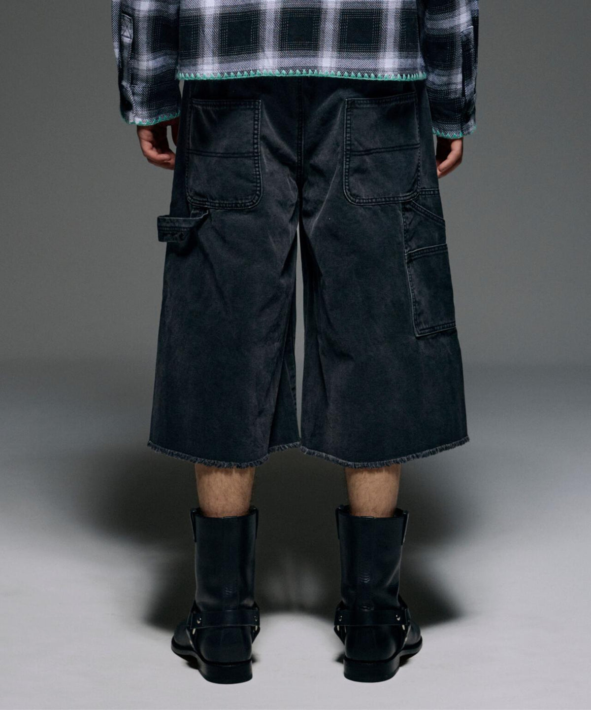 Height 178 Chest 92 Waist 76 hips 95 Shoes 27.0 着用サイズ:L