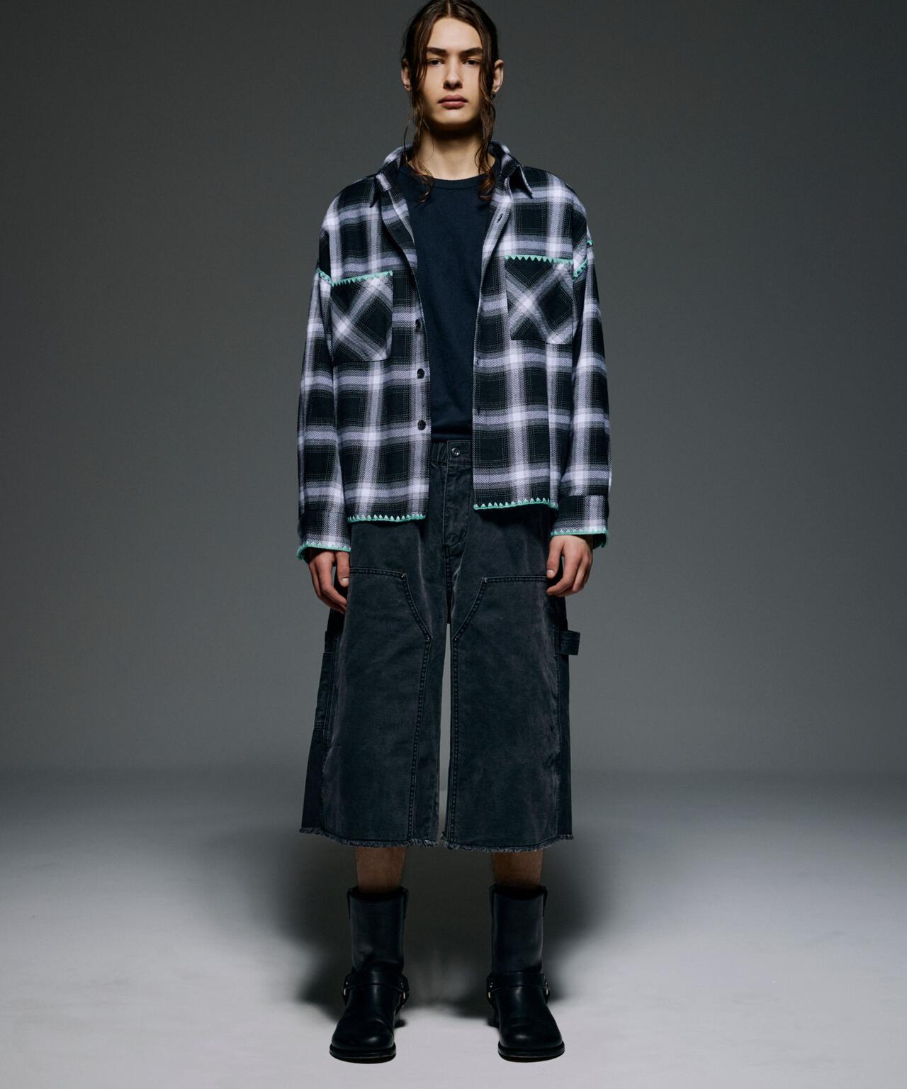 Height 178 Chest 92 Waist 76 hips 95 Shoes 27.0 着用サイズ:L