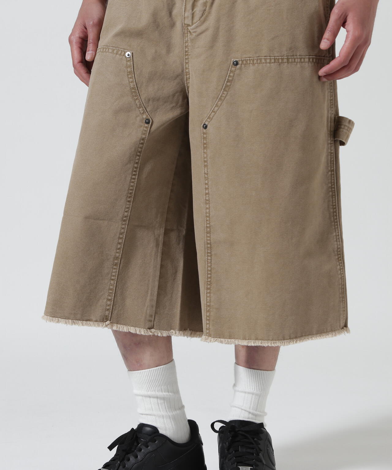 Height 178 Chest 92 Waist 76 hips 95 Shoes 27.0 着用サイズ:L