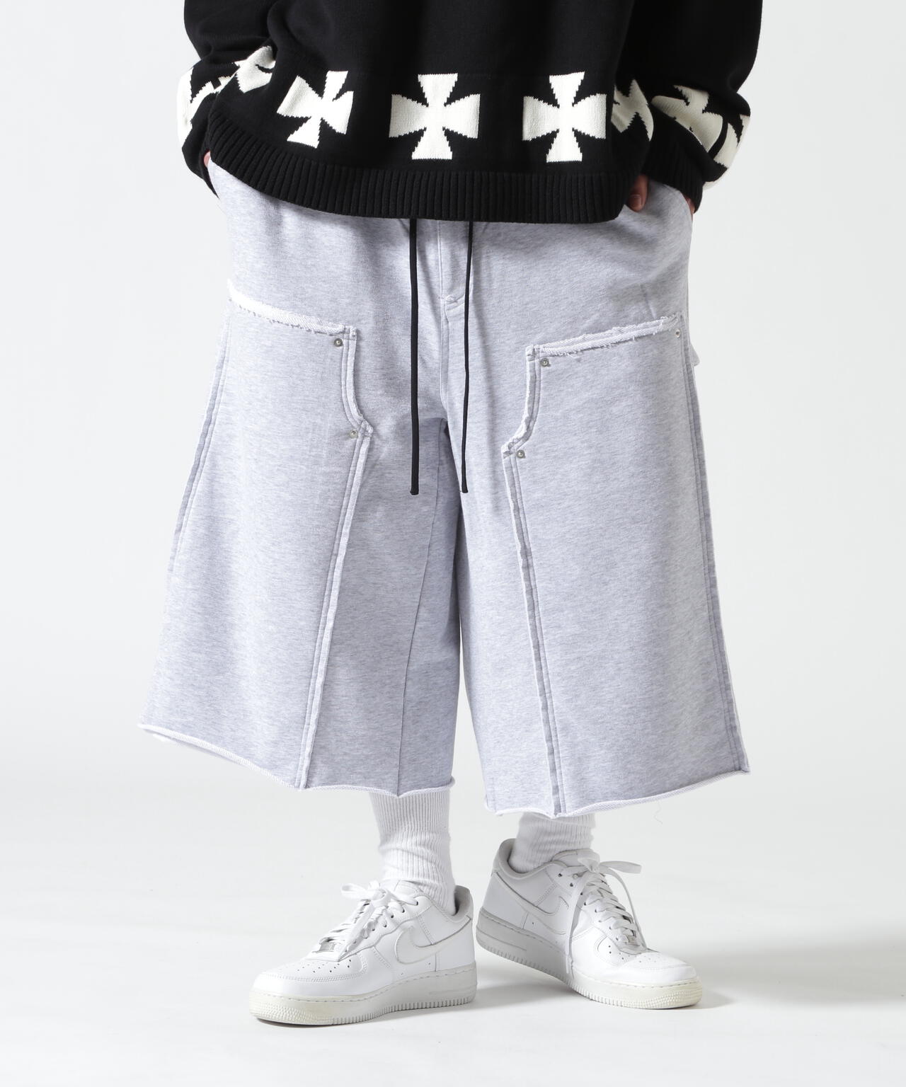 Height 178 Chest 92 Waist 76 hips 95 Shoes 27.0 着用サイズ:L
