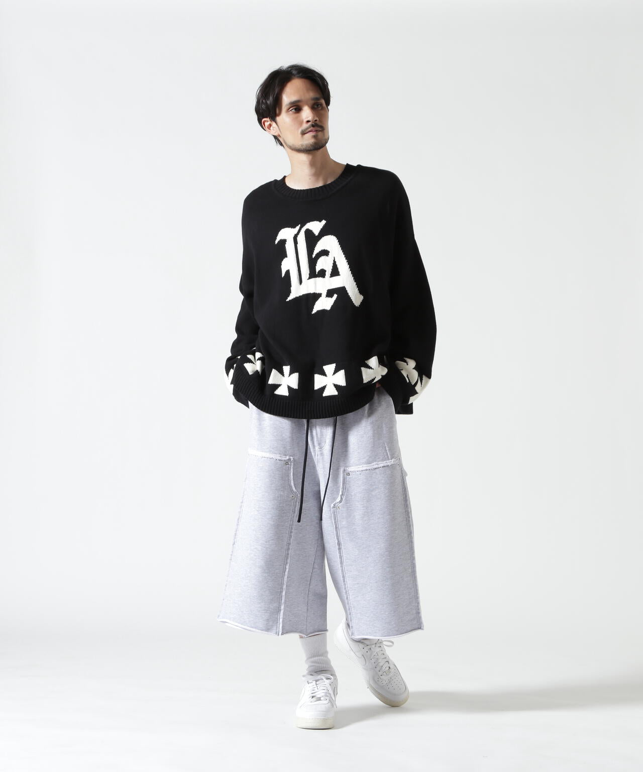 Height 178 Chest 92 Waist 76 hips 95 Shoes 27.0 着用サイズ:L