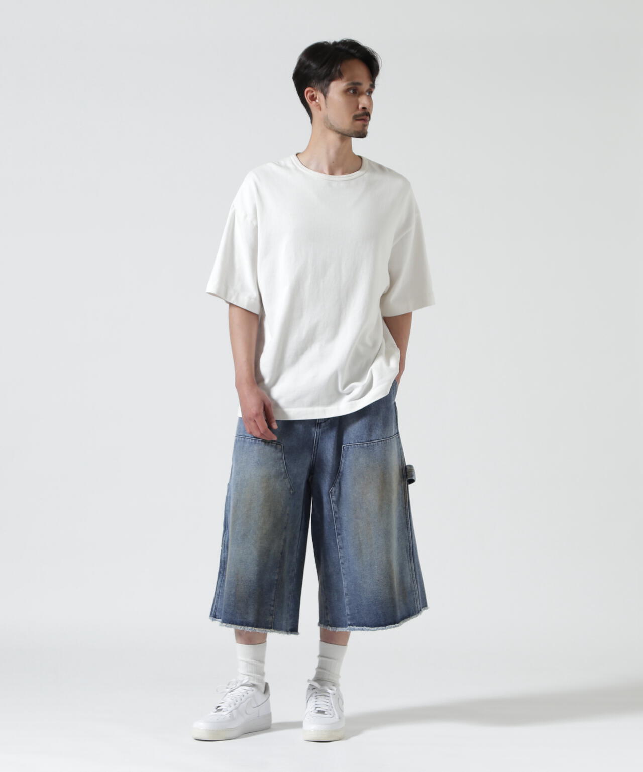 Height 178 Chest 92 Waist 76 hips 95 Shoes 27.0 着用サイズ:L