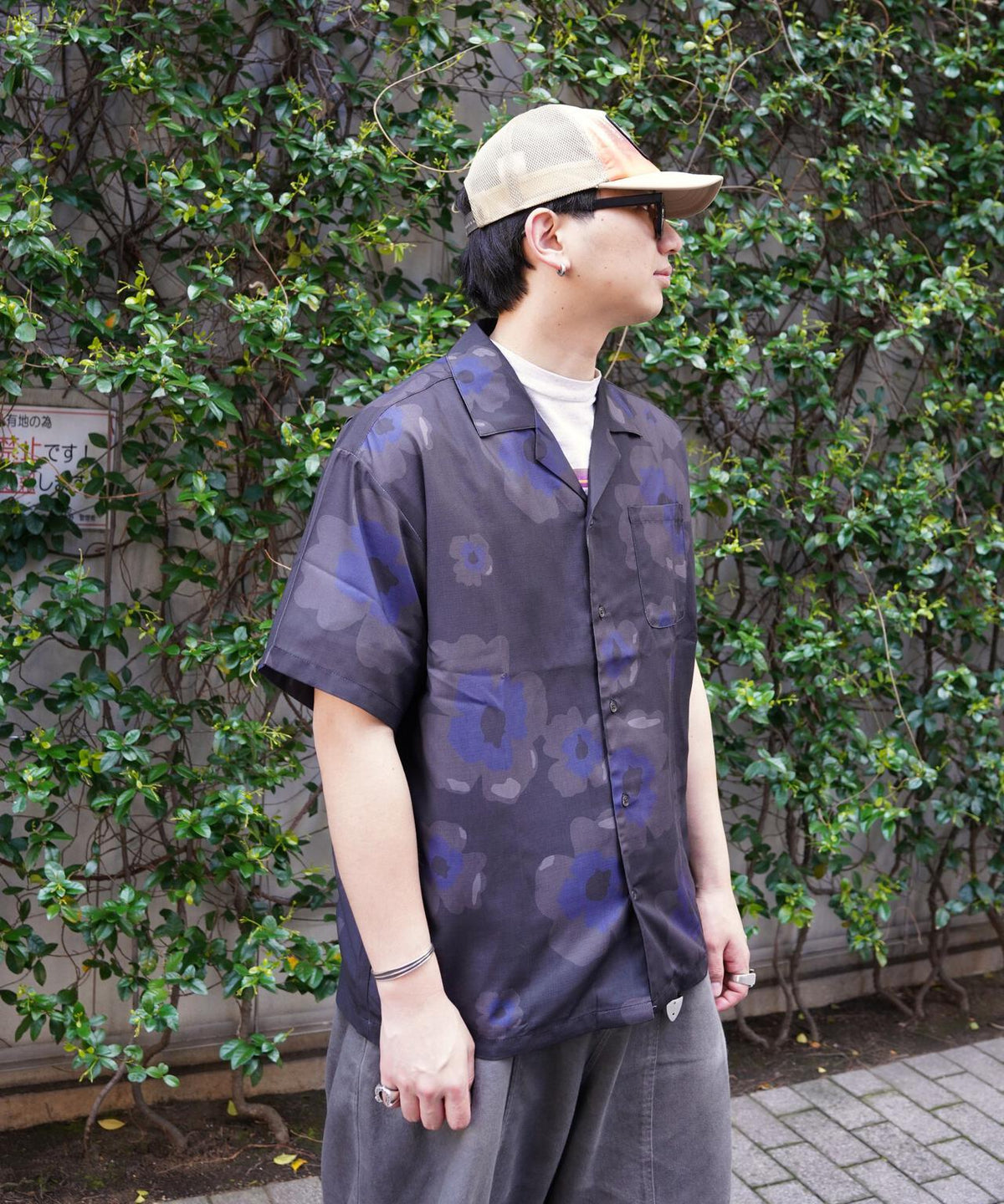 B omnivore/ビーオムニボー FLOWER S/S SHIRT