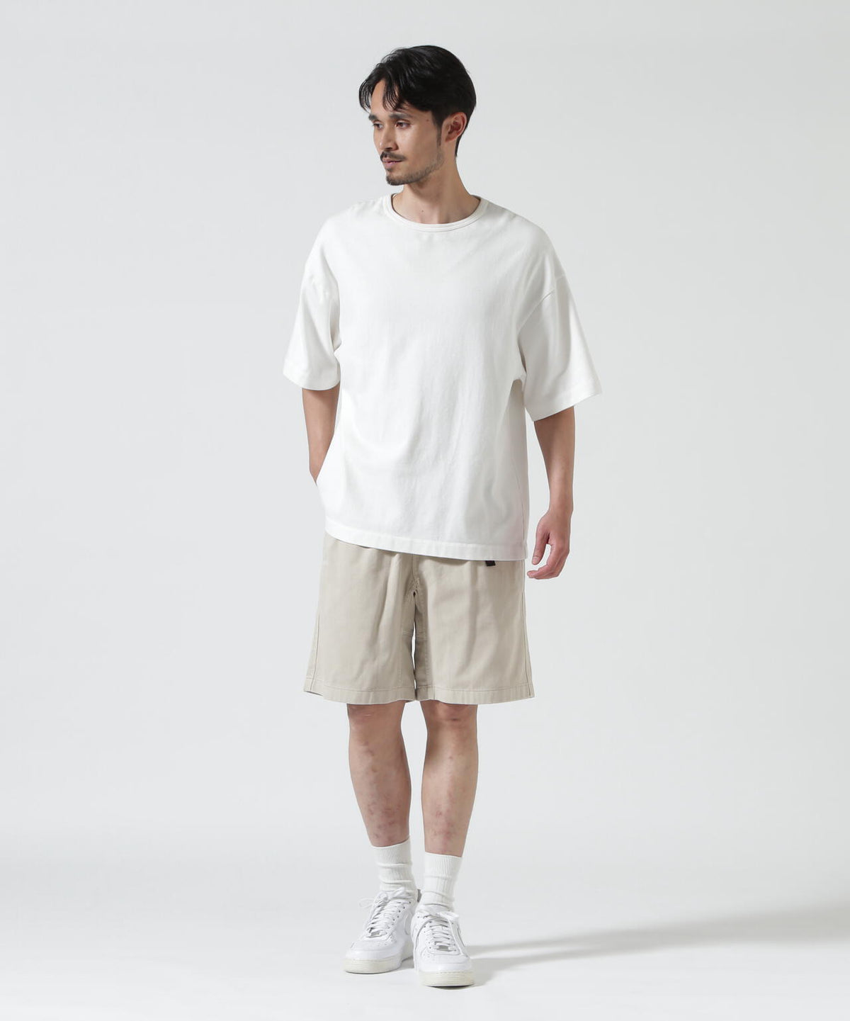 Height 178 Chest 92 Waist 76 hips 95 Shoes 27.0 着用サイズ:L