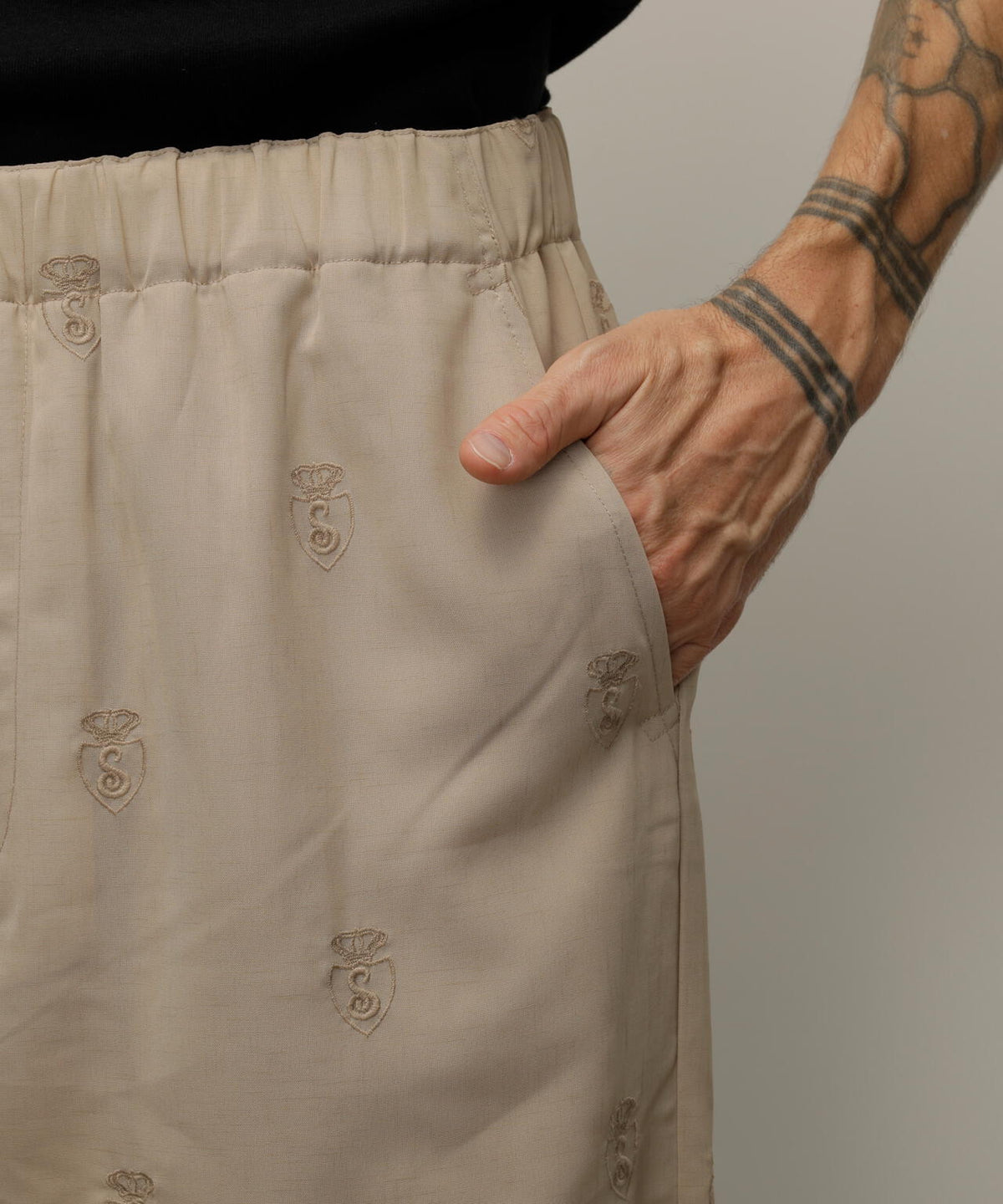 SLUB CHIFFON PANTS "FAMILY CREST"/スラブシフォン パンツ "ファミリークレスト"