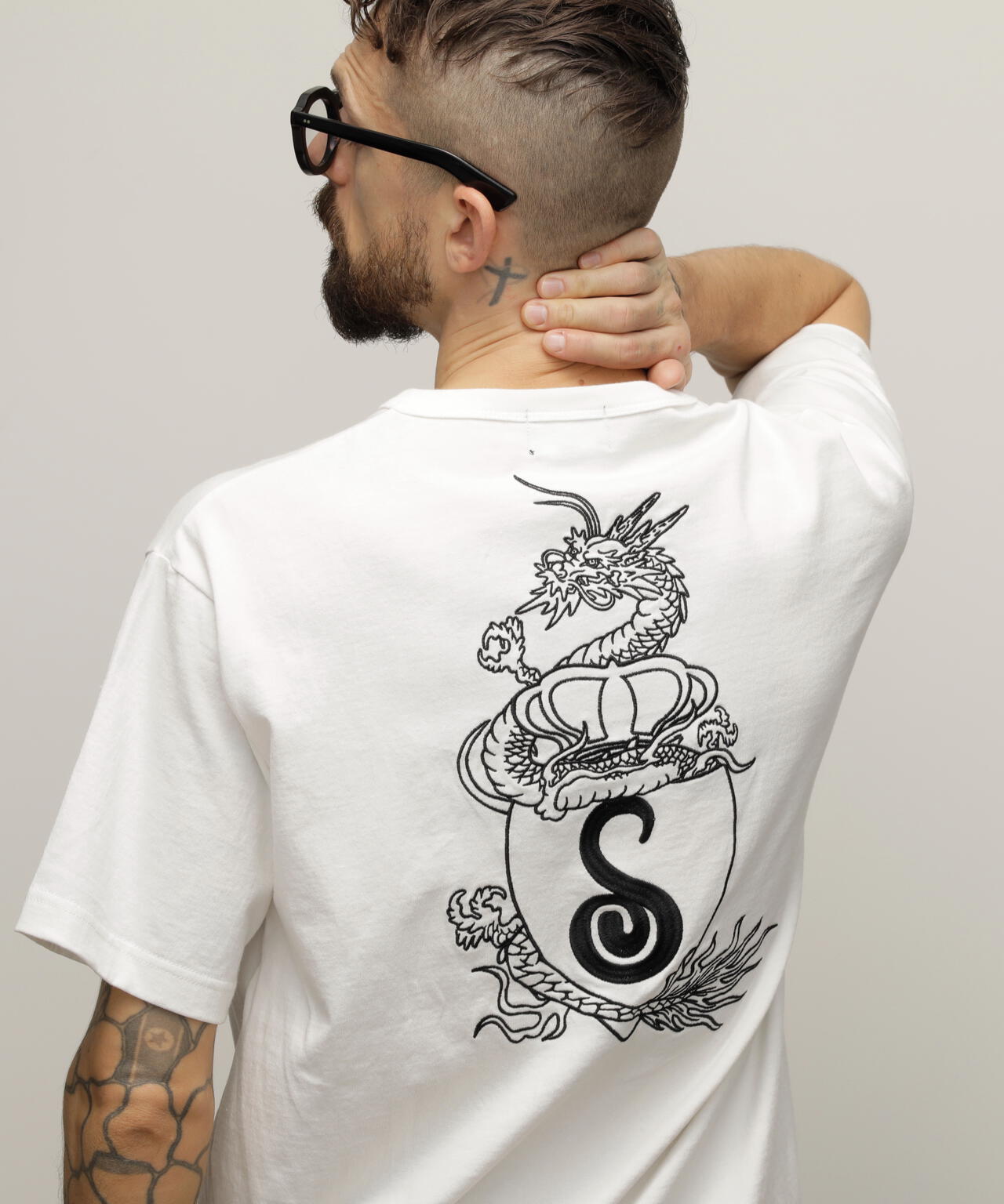 HENLEY TーSHIRT "CREST DRAGON EMB"/刺繍ヘンリーTシャツ "クレスト ドラゴン"
