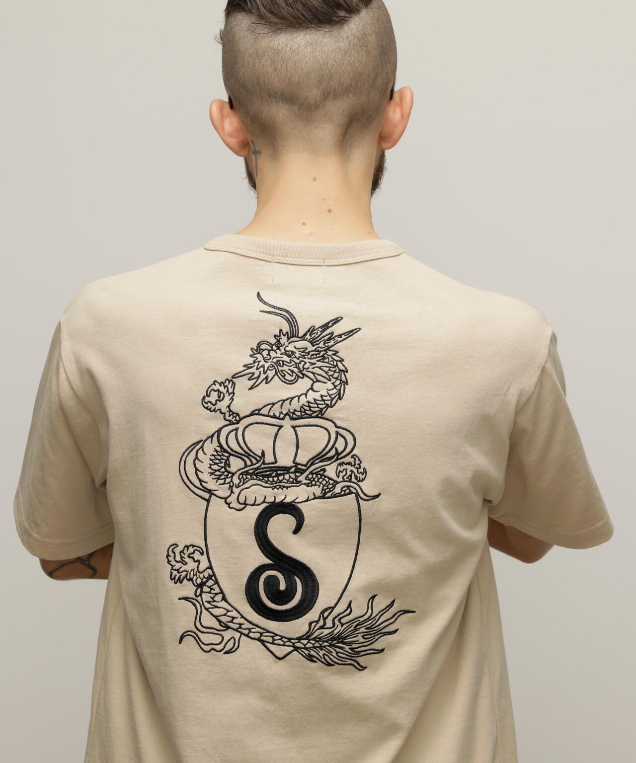 HENLEY TーSHIRT "CREST DRAGON EMB"/刺繍ヘンリーTシャツ "クレスト ドラゴン"