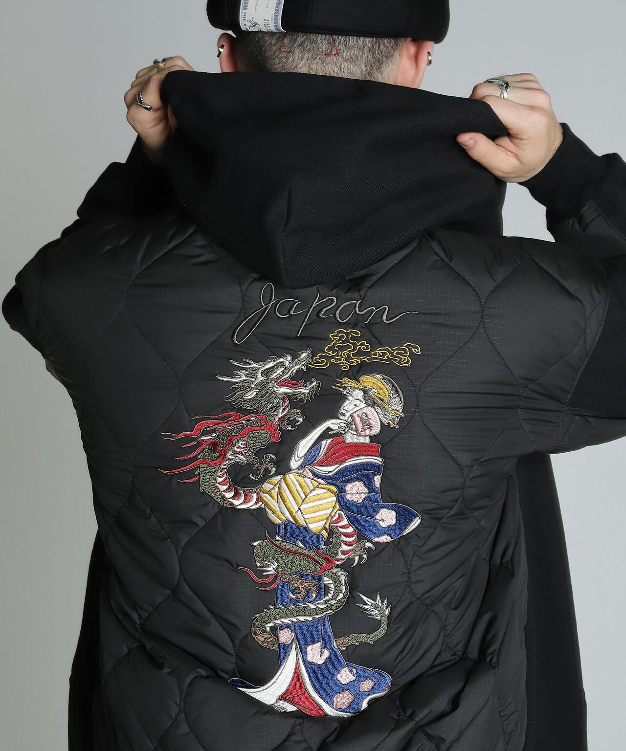 LADY WITH DRAGON QUILTED COMBI. ZIP HOOD/レディ ウィズ ドラゴン キルティング コンビ パーカー
