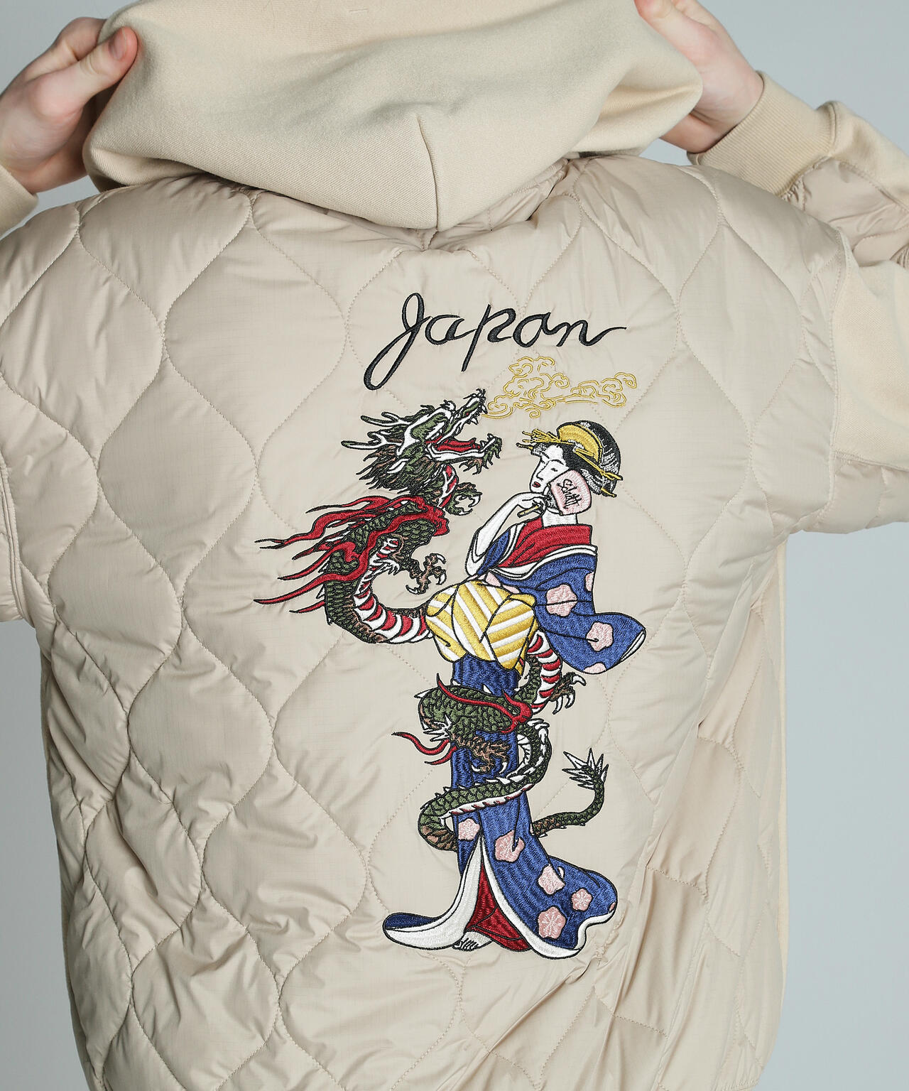 LADY WITH DRAGON QUILTED COMBI. ZIP HOOD/レディ ウィズ ドラゴン キルティング コンビ パーカー