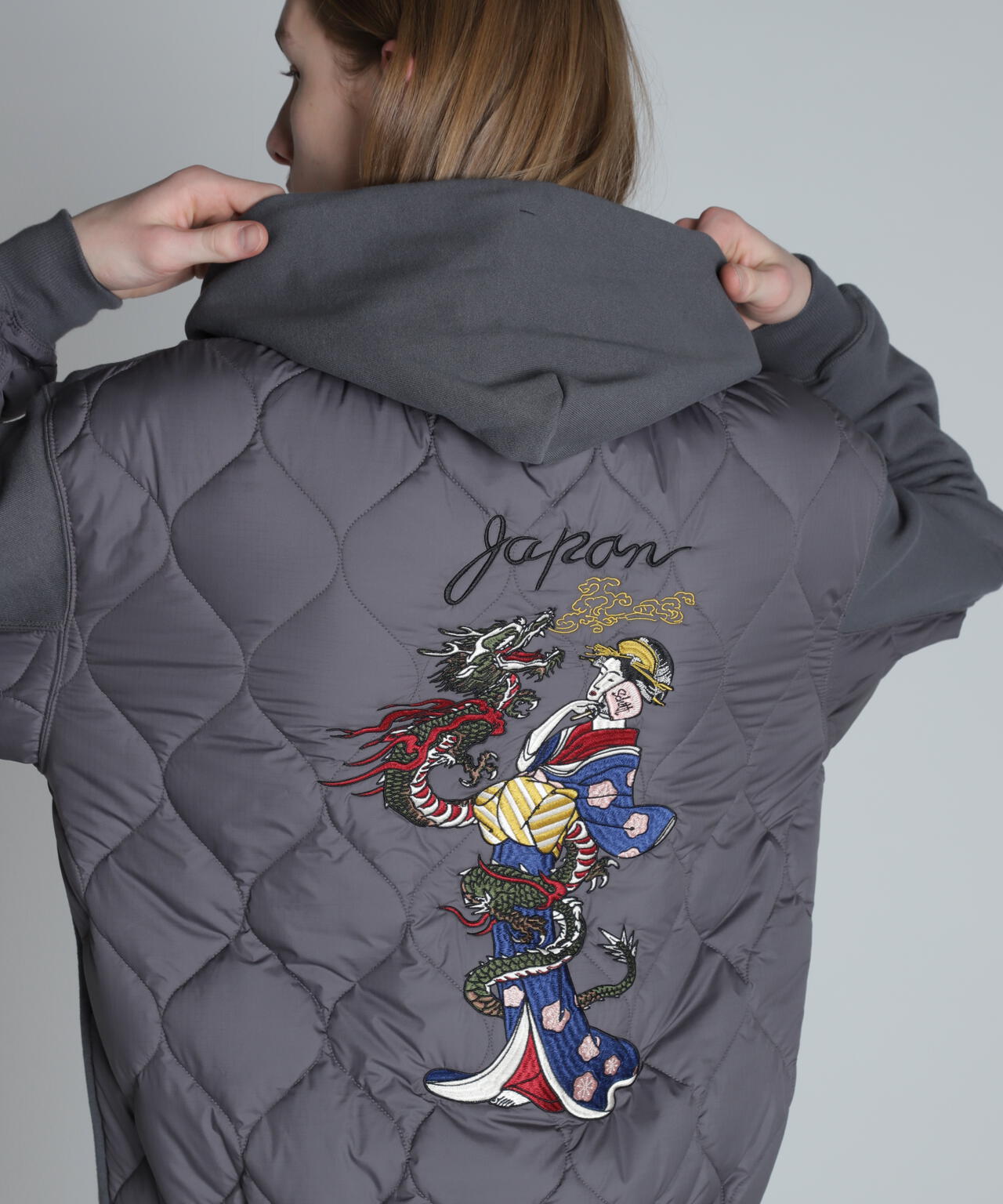 LADY WITH DRAGON QUILTED COMBI. ZIP HOOD/レディ ウィズ ドラゴン キルティング コンビ パーカー
