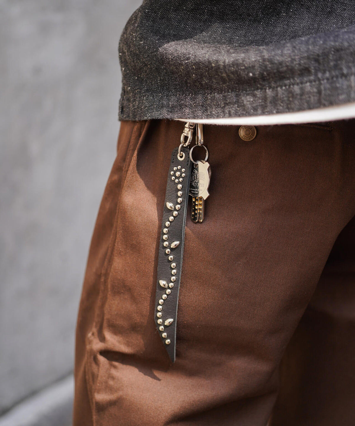 FLOWER STUDS LEATHER KEY HOLDER/フラワースタッズ レザーキーホルダー