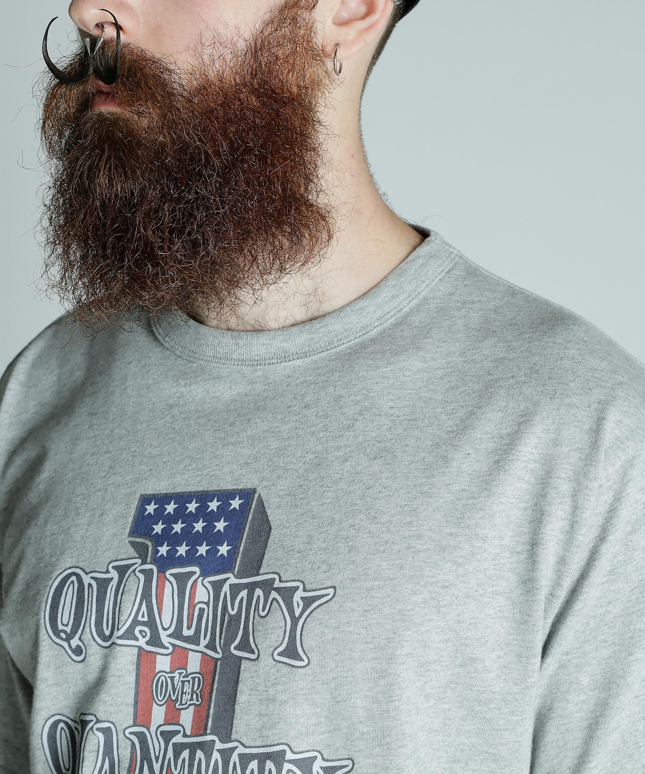 T-SHIRT QUALITY OVER QUANITY/クオリティ・オーバー・クオンティティ Tシャツ